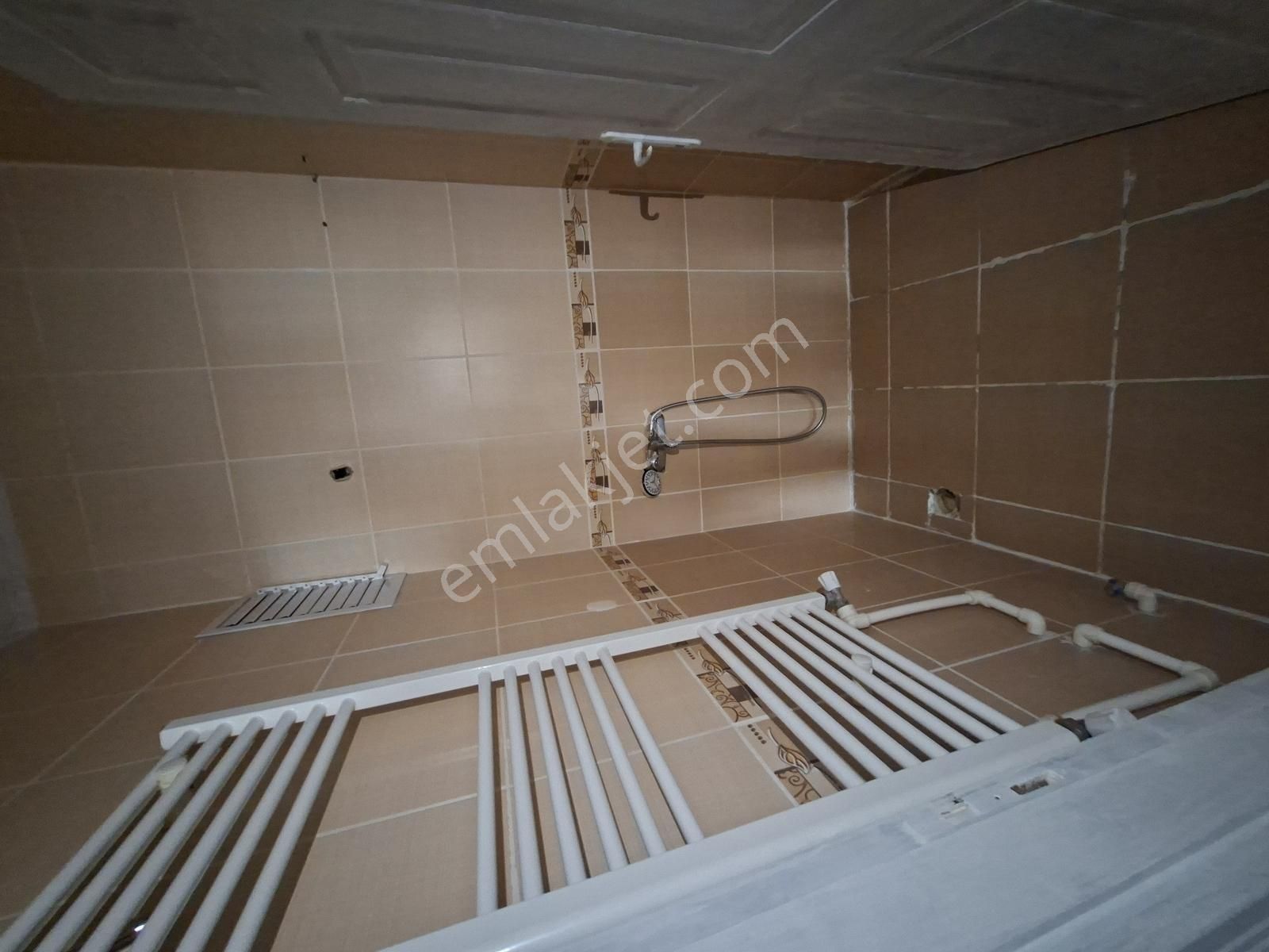 Kılıçsoy'dan 3 Kat Konumunda Çift Balkonlu Kiralık Daire - Görsel 9