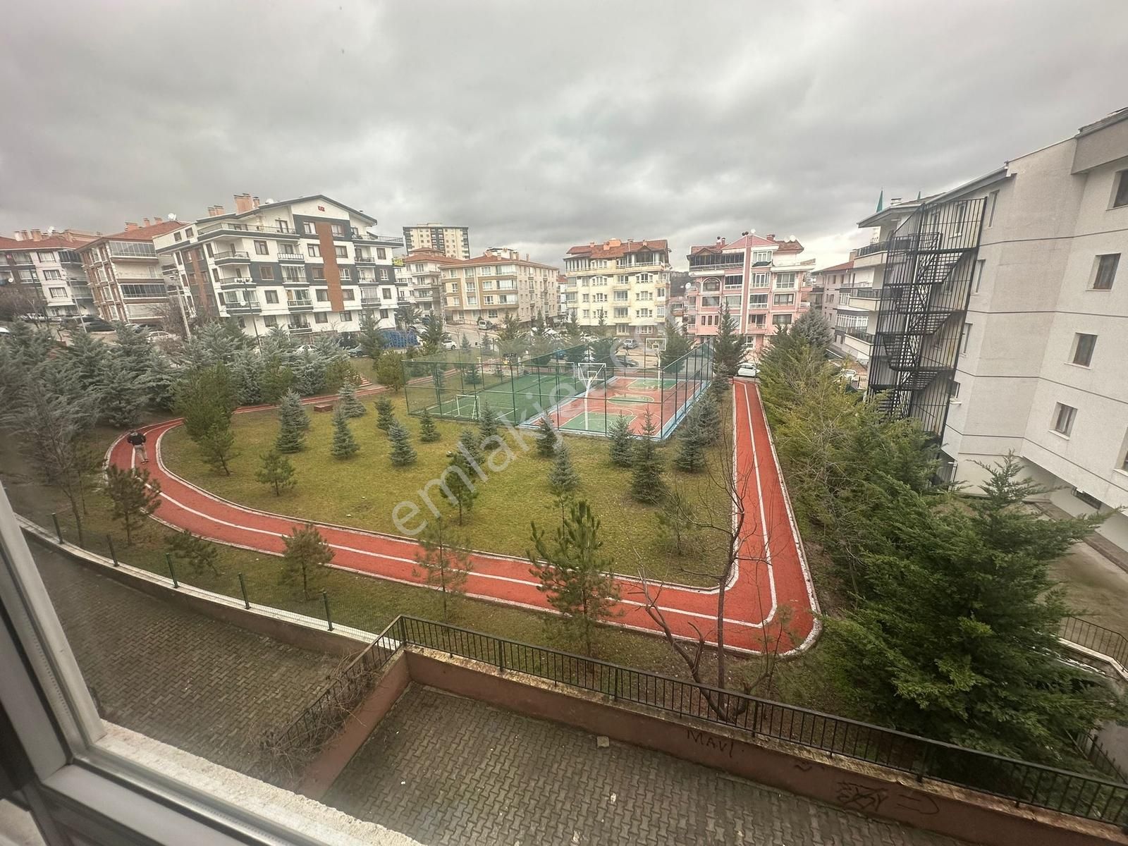 Kılıçsoy'dan 3 Kat Konumunda Çift Balkonlu Kiralık Daire - Görsel 8