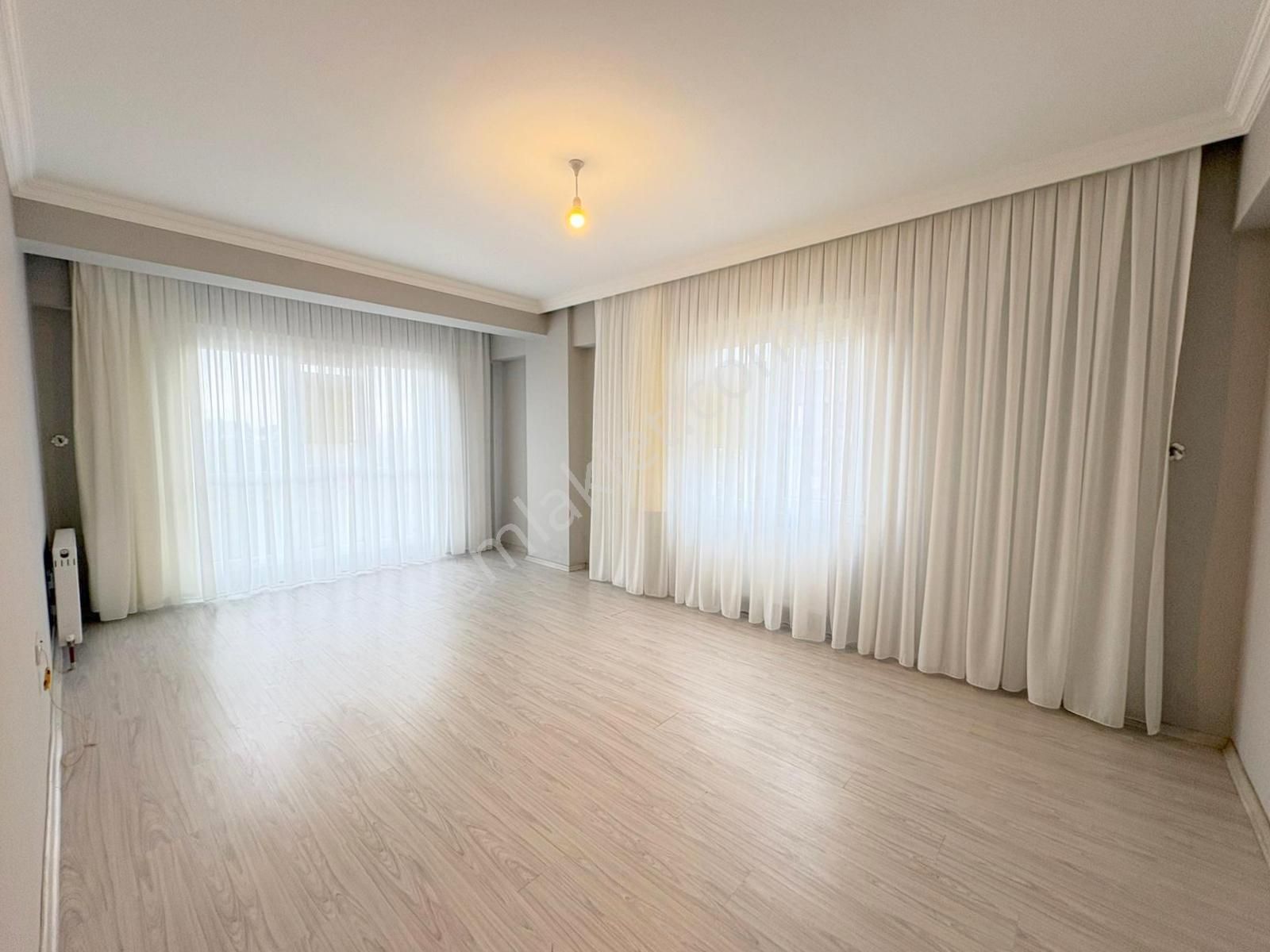 Mertcan'dan Tandoğan Cad.4dk Açık Balkonlu Ara Kat 2+1 Daire