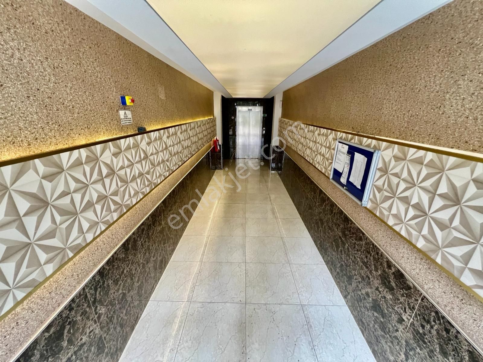 ꧁ay Emlaktan꧂akçay'da Arakat Yüzme Havuzlu Güvenlikli Kapalı Otoparklı Satılık 1+1 Ultra Lüx Daire - Görsel 8