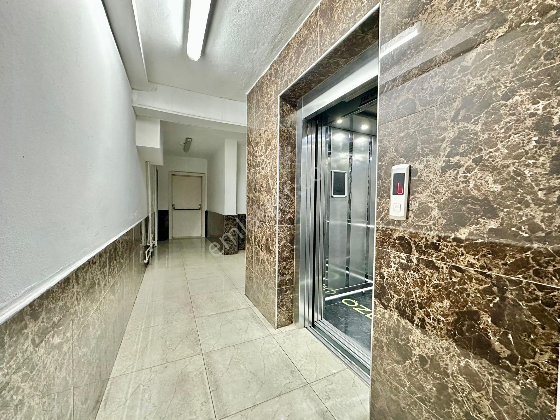 ꧁ay Emlaktan꧂akçay'da Arakat Yüzme Havuzlu Güvenlikli Kapalı Otoparklı Satılık 1+1 Ultra Lüx Daire - Görsel 10