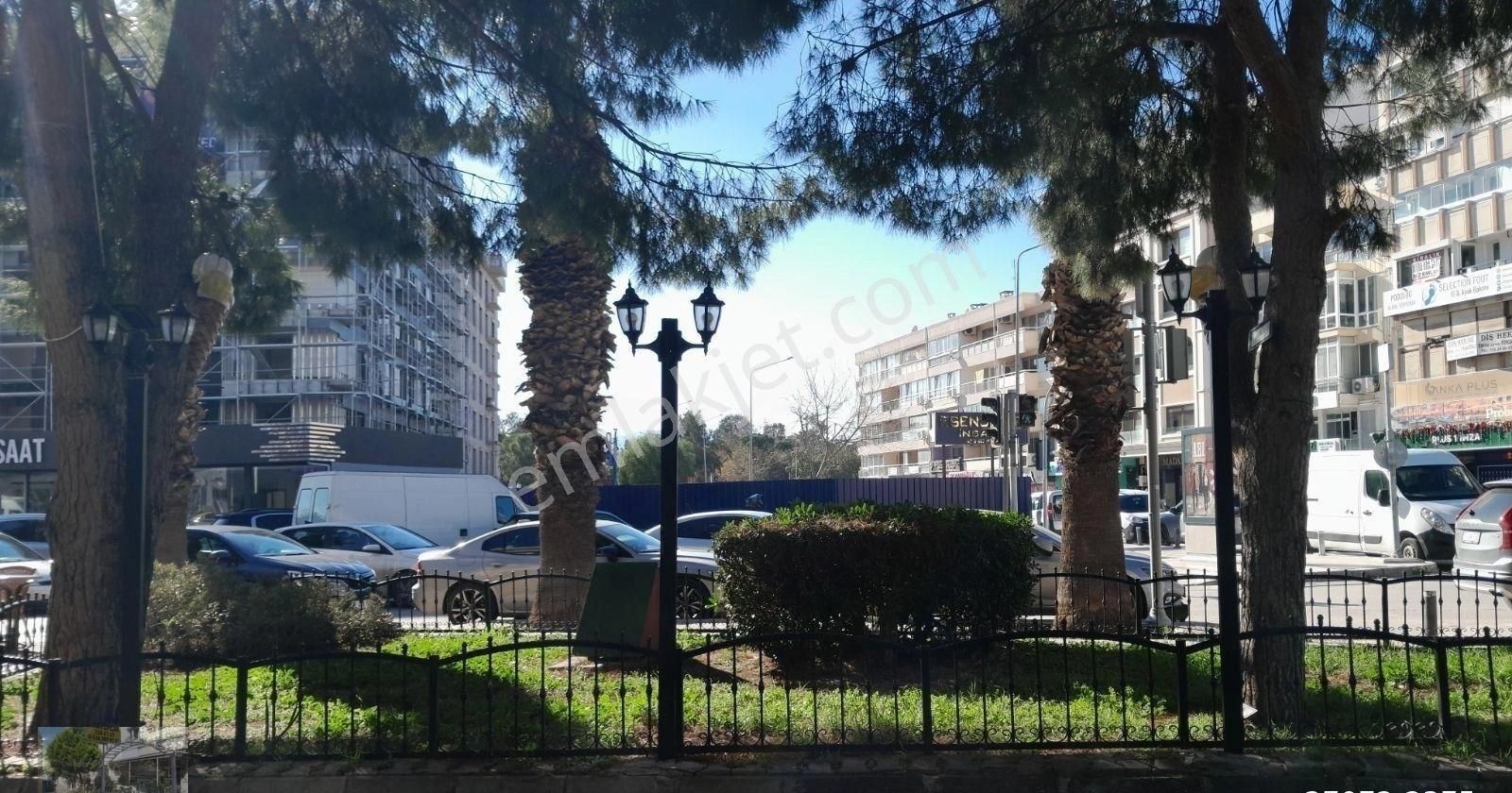 Bostanlı Merkezde İzmir,in En Değerli Yerinde Köşe Dükkan - Görsel 9