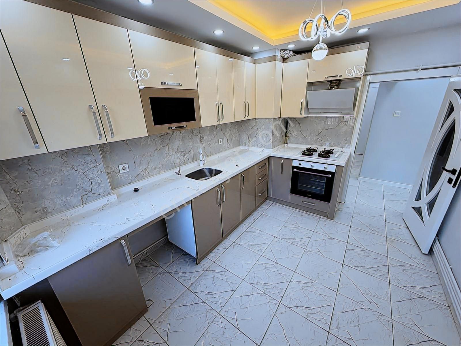 Sincan Atatürk Mh'de Park Cepheli Bağımsız 3+1kilerli Lüks Daire