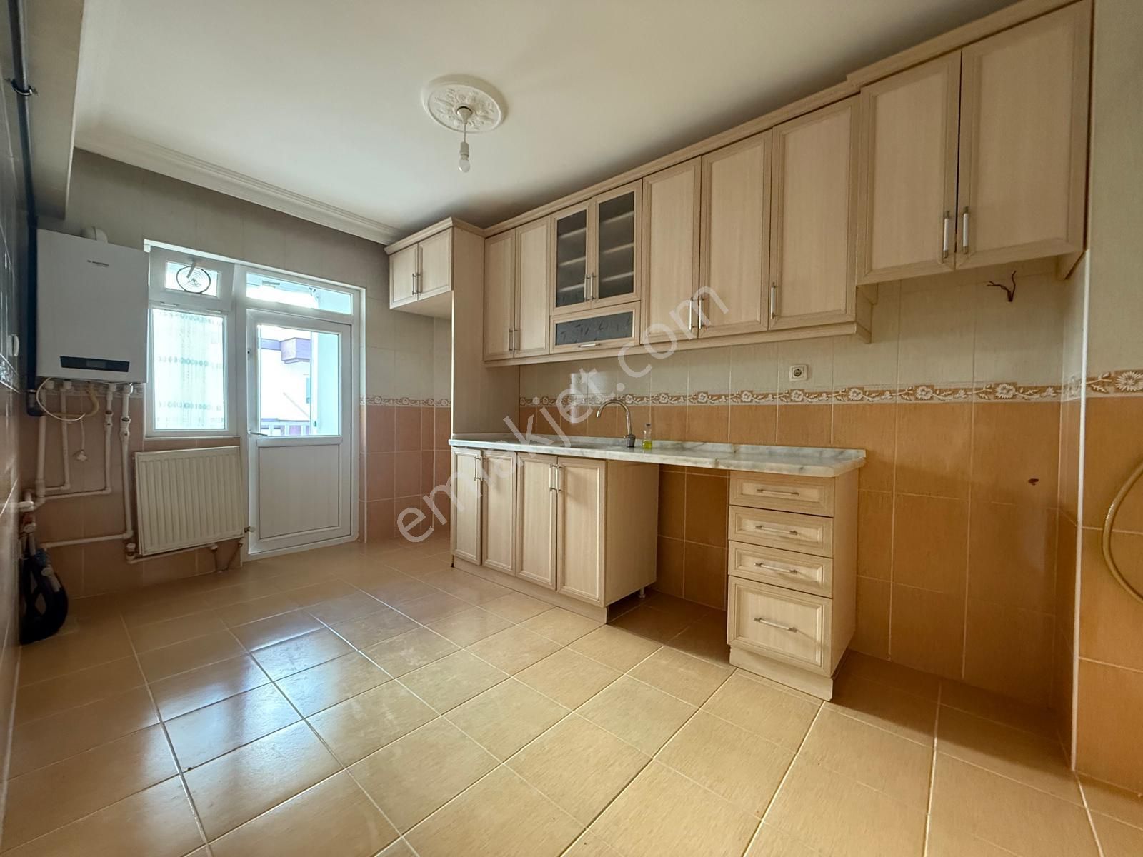 Nasip'ten Ayyıldız Merkeze Yakın Masrafsız Yüksek Giriş 3+1