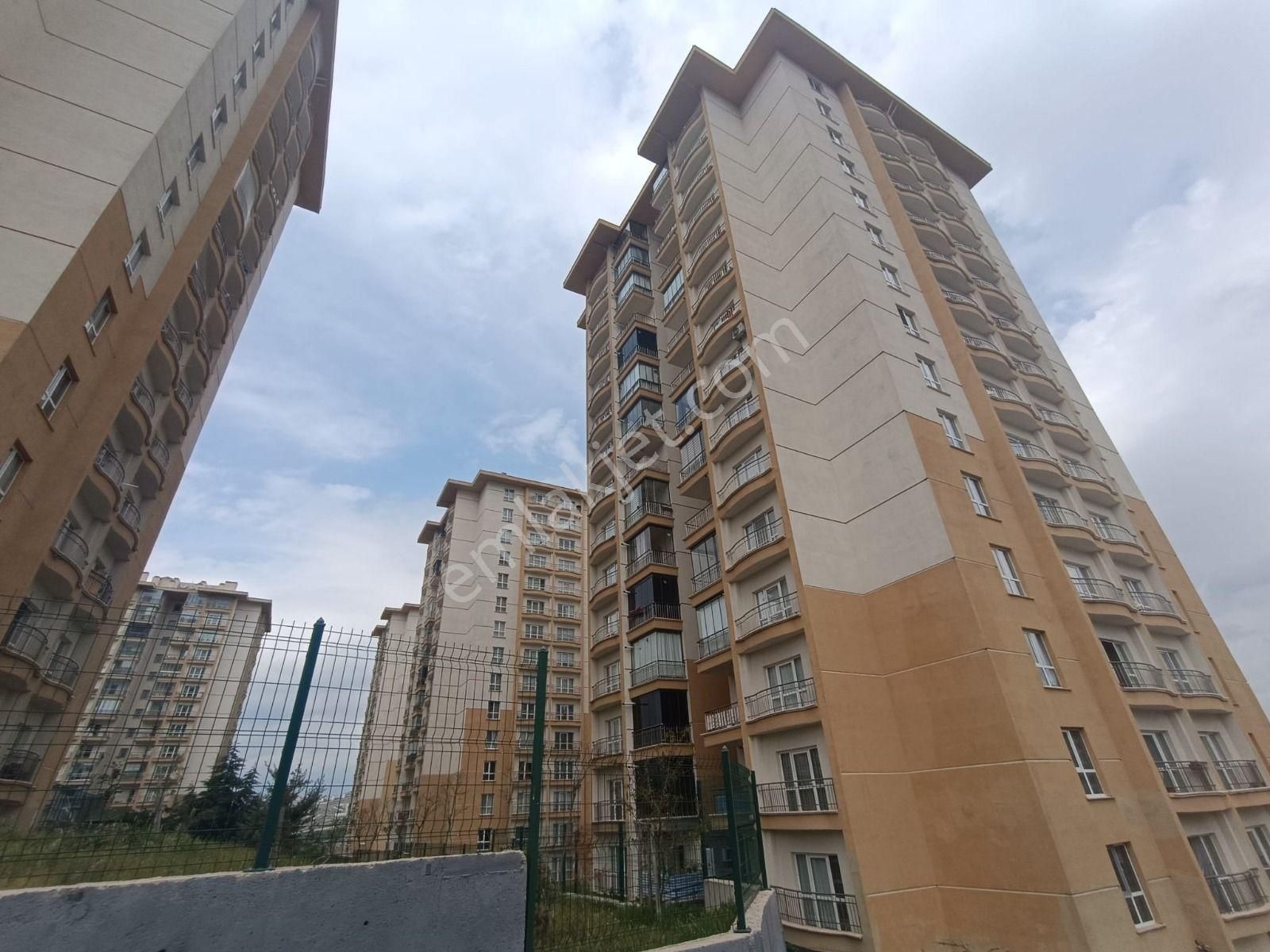 Yükseltepe Mah Satılık 2+1 Site İçinde Güvenlikli Geniş Ferah Daire 2 Kat - Görsel 2