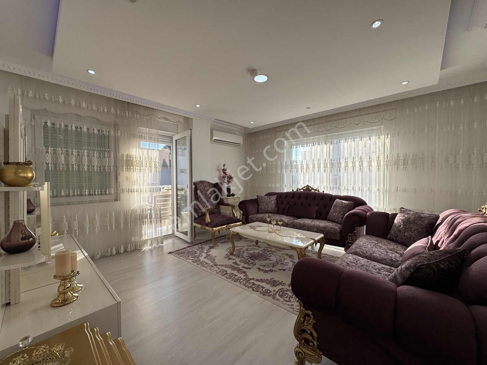 Merkezi Konum Havuzlu Site Doğalgazlı Bakımlı 3+2 Satılık Daire!