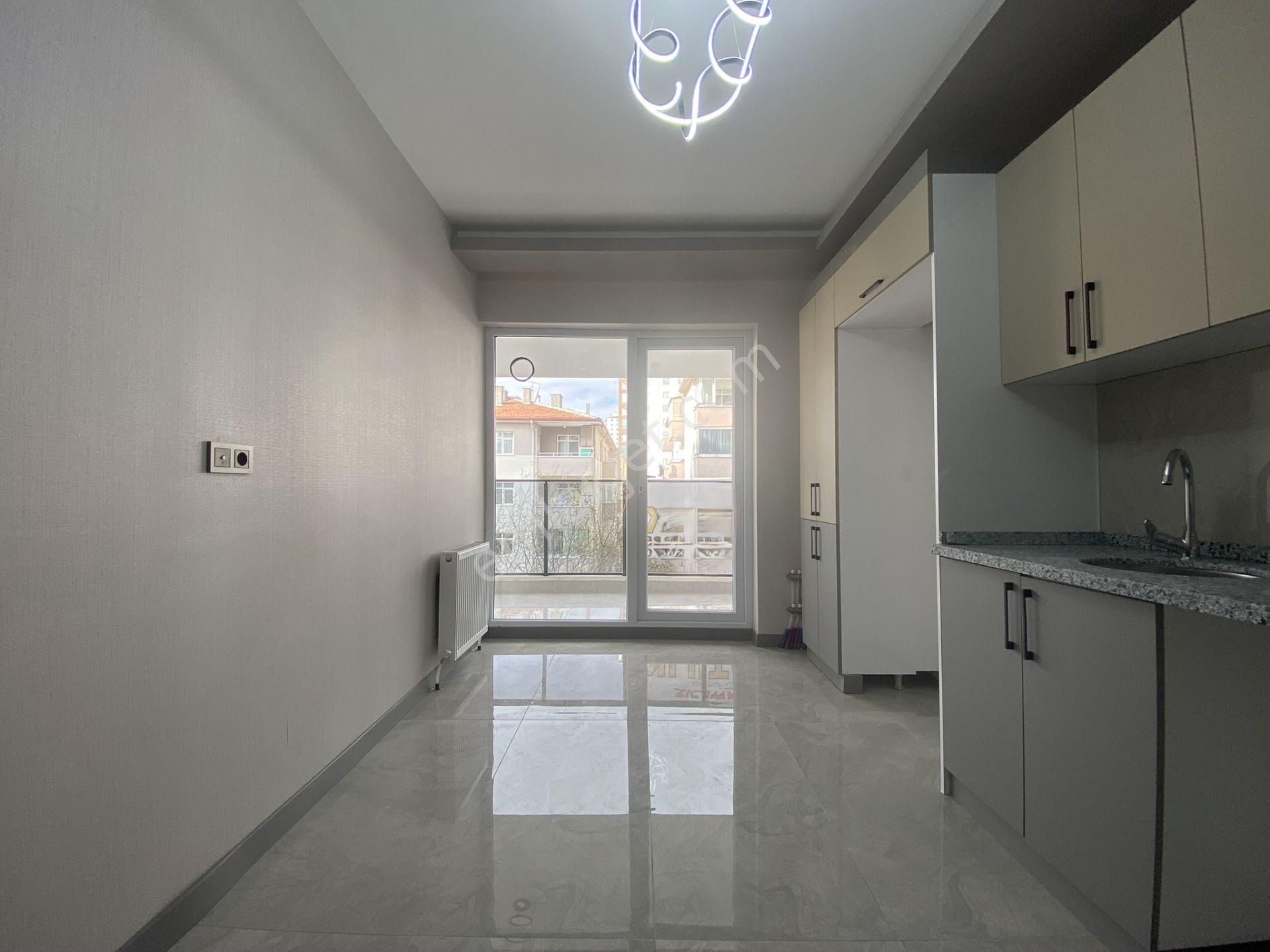 Nasip'ten Site İçersinde Teras Balkonlu Çift Banyolu 4+1 Daire - Görsel 12