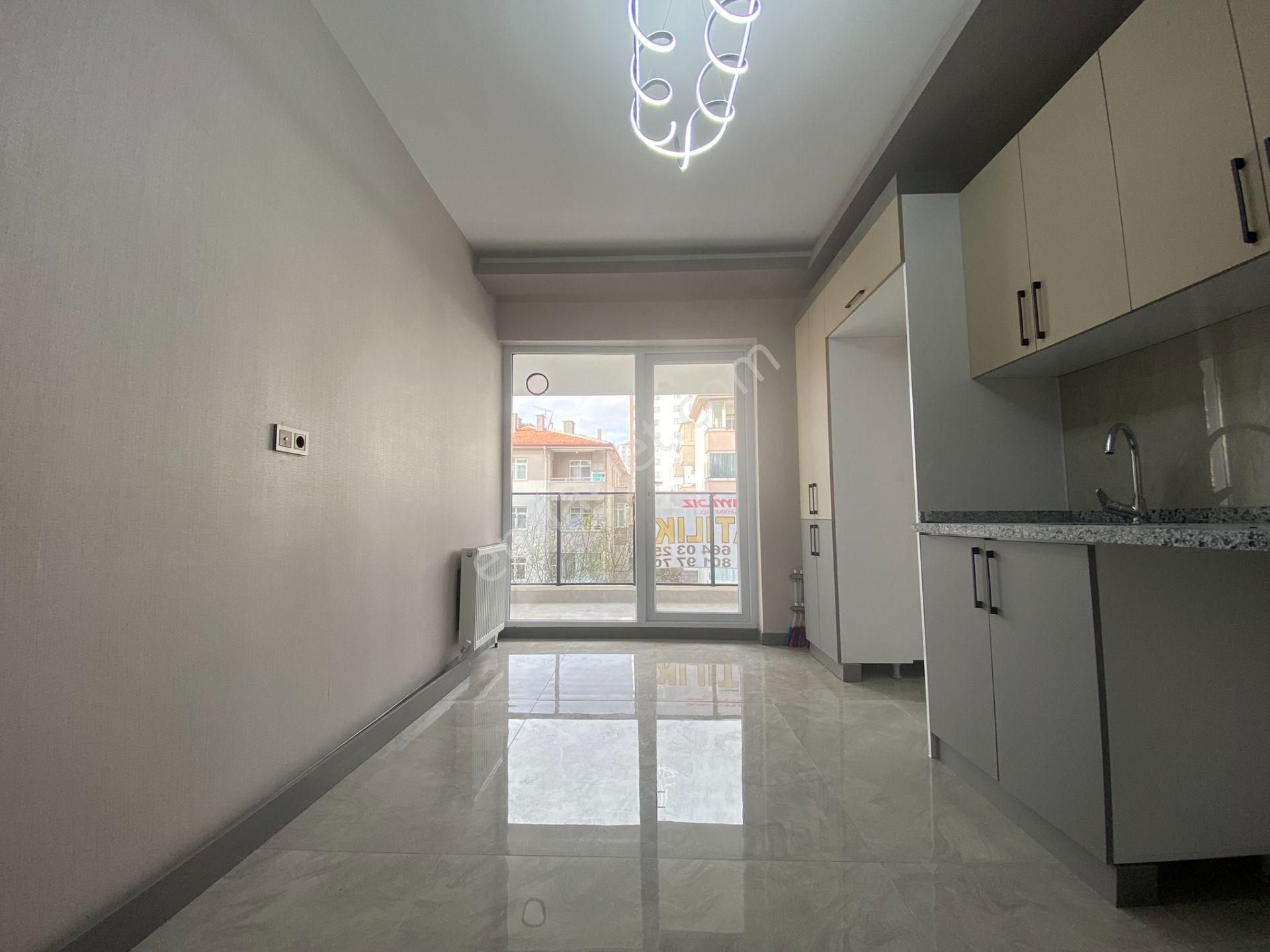 Nasip'ten Site İçersinde Teras Balkonlu Çift Banyolu 4+1 Daire - Görsel 3