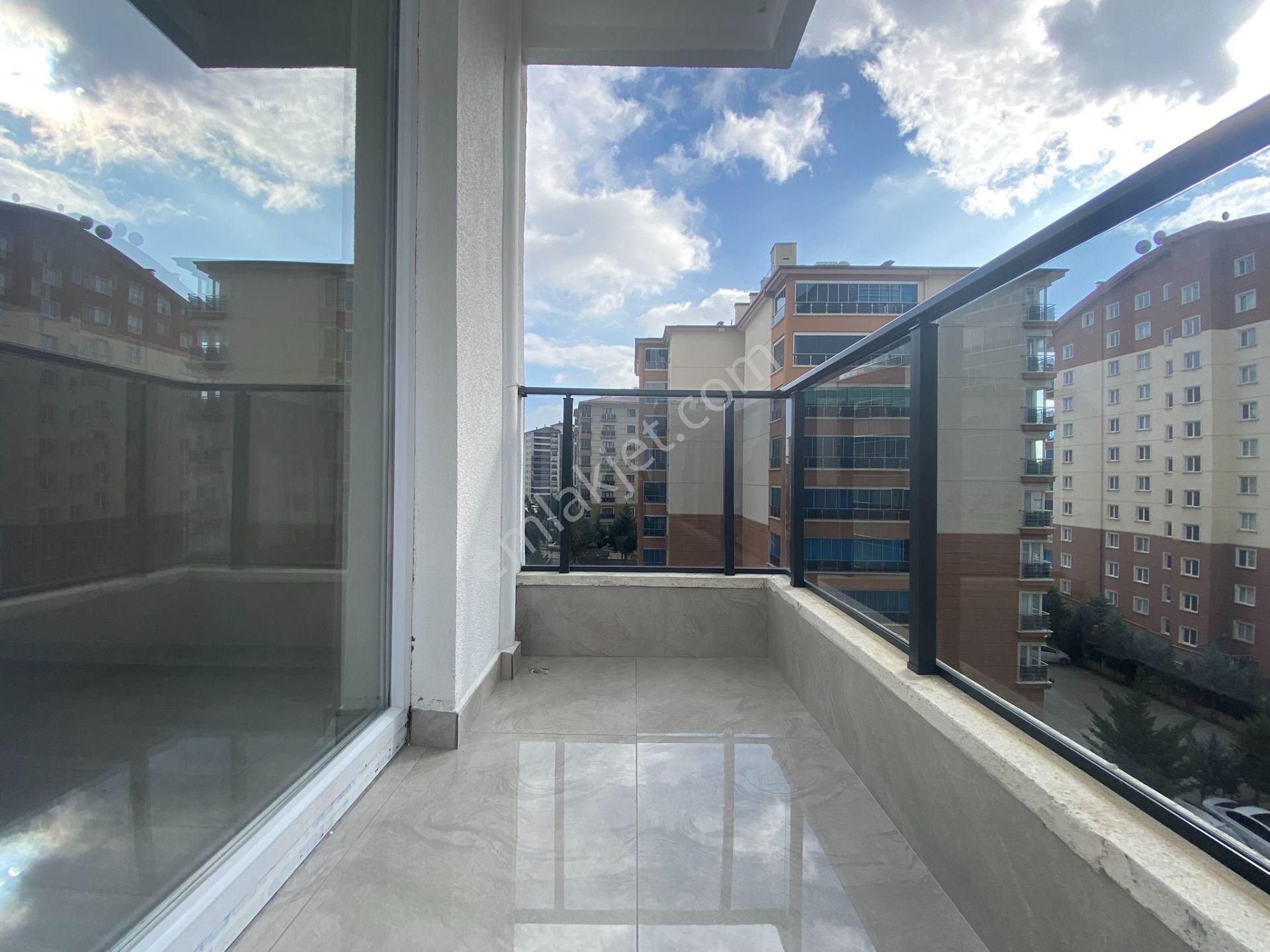 Nasip'ten Site İçersinde Teras Balkonlu Çift Banyolu 4+1 Daire - Görsel 31