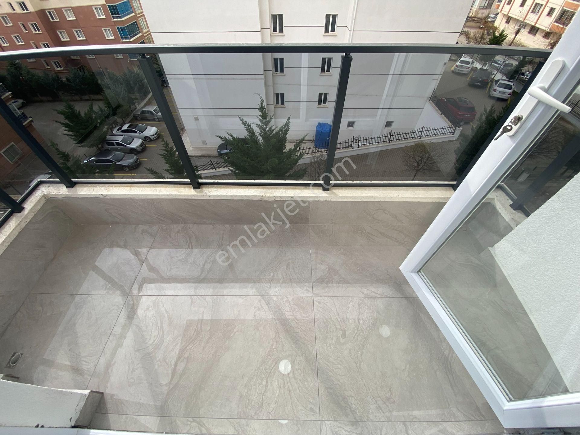 Nasip'ten Site İçersinde Teras Balkonlu Çift Banyolu 4+1 Daire - Görsel 32