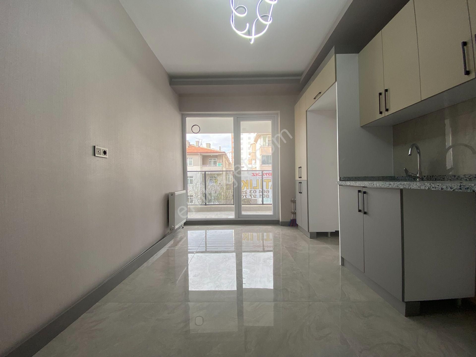 Nasip'ten Site İçersinde Teras Balkonlu Çift Banyolu 4+1 Daire - Görsel 2