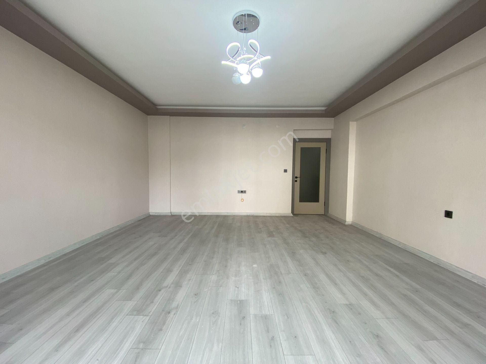 Nasip'ten Site İçersinde Teras Balkonlu Çift Banyolu 4+1 Daire - Görsel 15