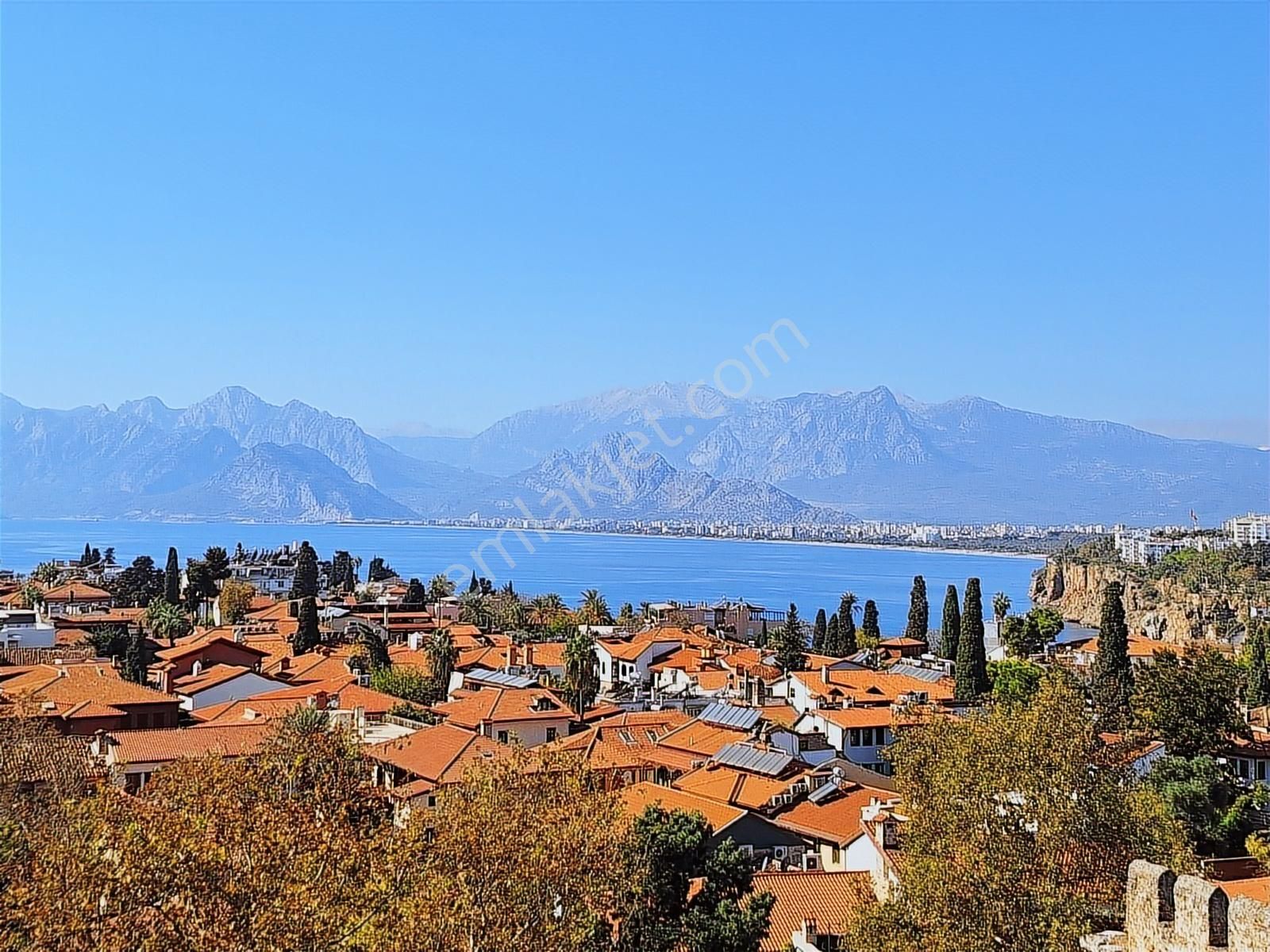 Kaleiçi Üçkapılar Karşısı Satılık Asansörlü Arakat 2+1 Daire