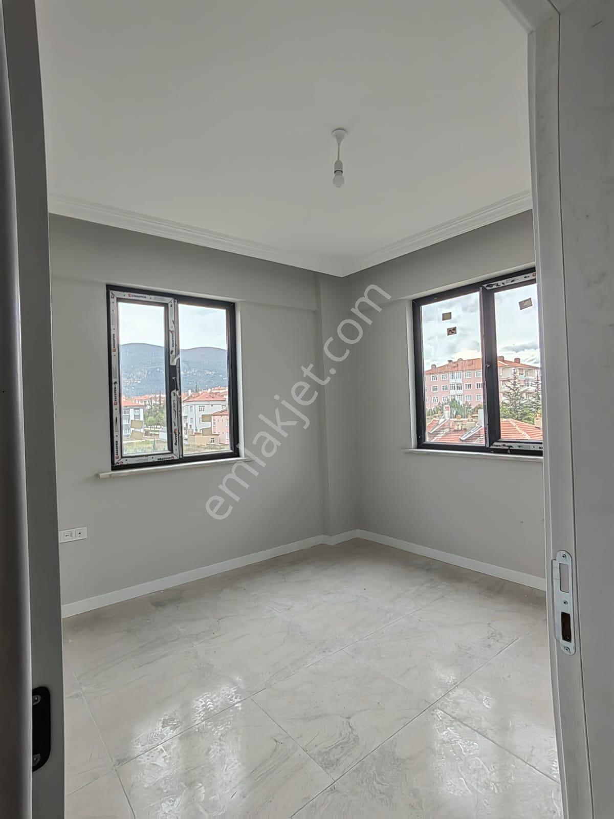 Akçay Emlak'tan Akşehir İstasyon Mahallesi Perşembe Pazarı Altında Satılık Sıfır 2+1 Daire - Görsel 8