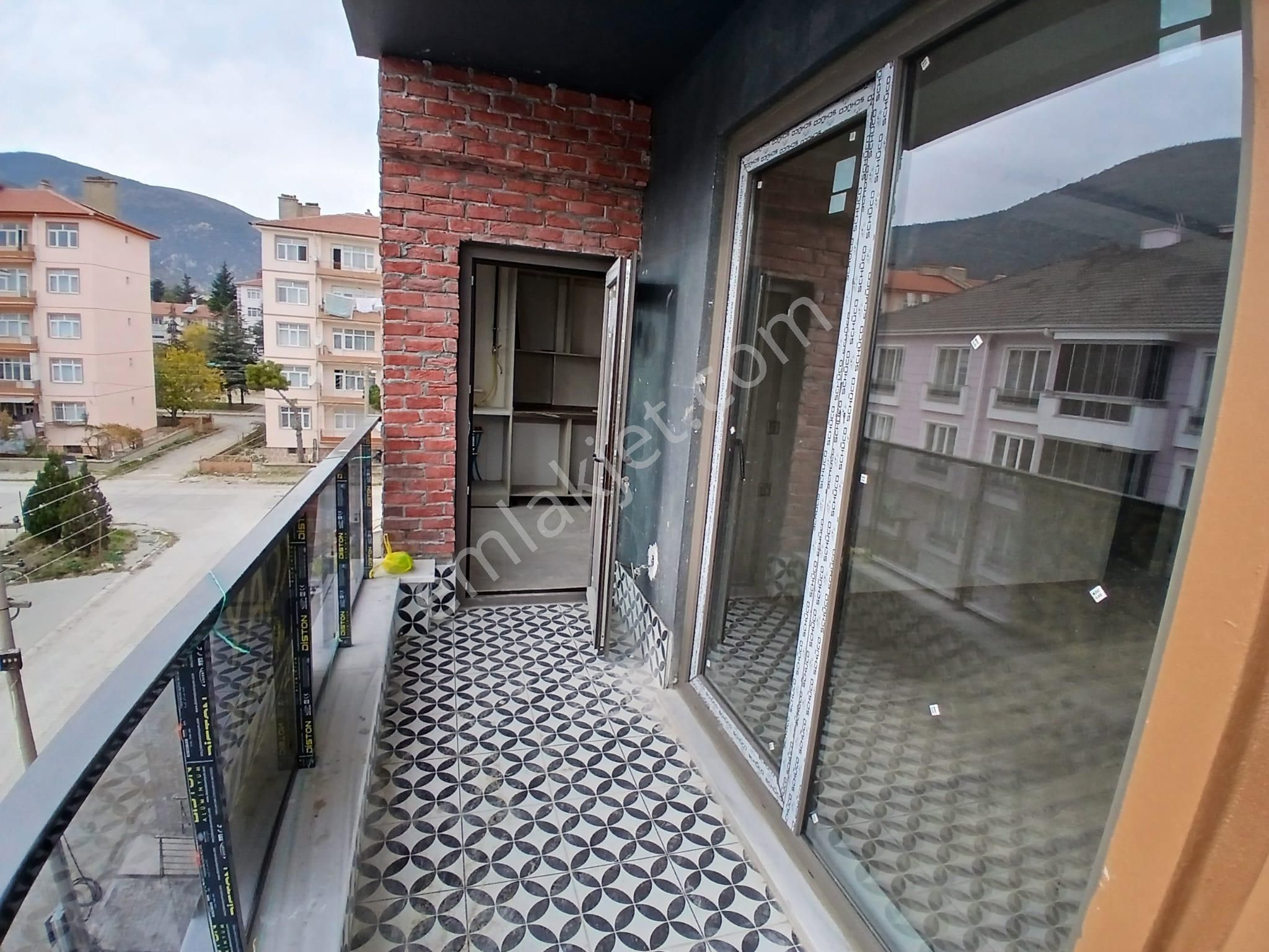 Akçay Emlak'tan Akşehir Gazi Mahallesi Sağlık Yüksekokulu Yanında Garajlı Satılık Sıfır 2+1 Daire - Görsel 27