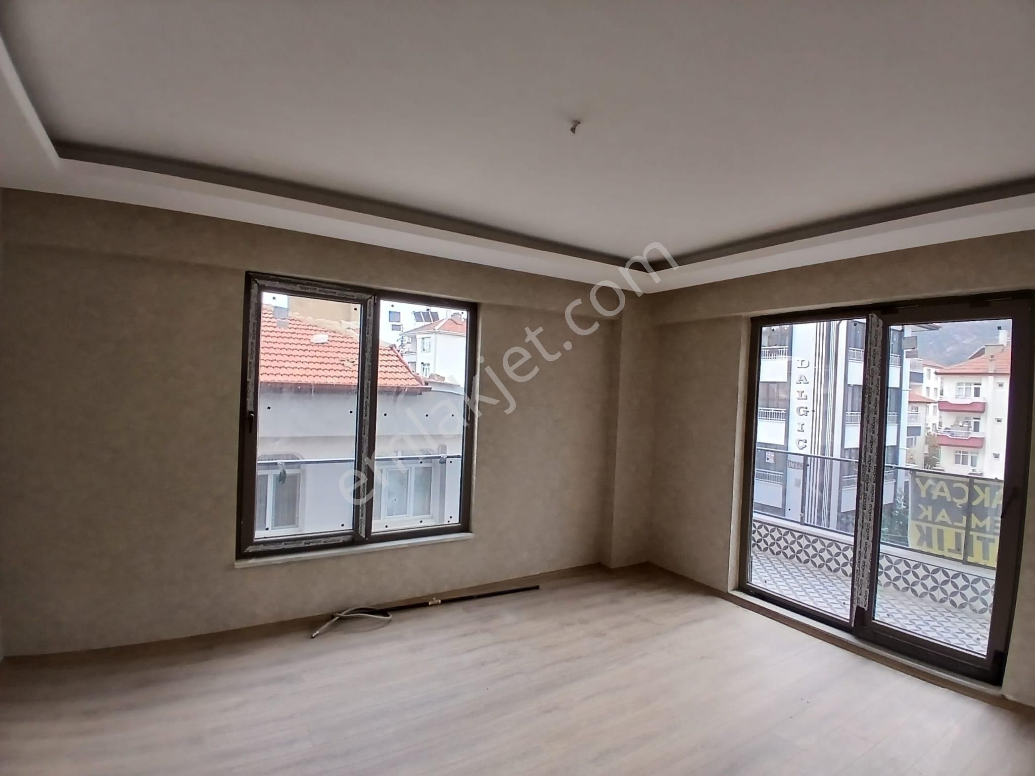 Akçay Emlak'tan Akşehir Gazi Mahallesi Sağlık Yüksekokulu Yanında Garajlı Satılık Sıfır 2+1 Daire - Görsel 12