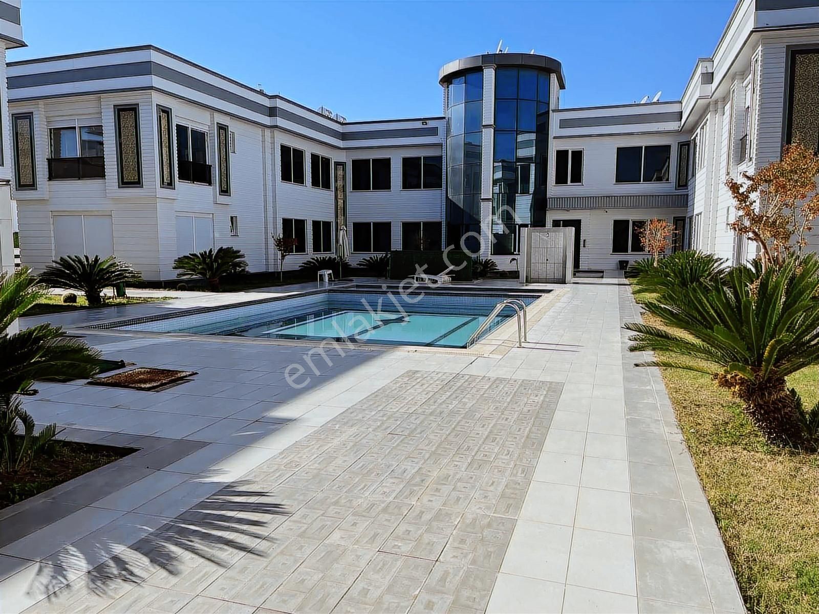 Fırsat Havuzlu Satılık 2+1 Daire