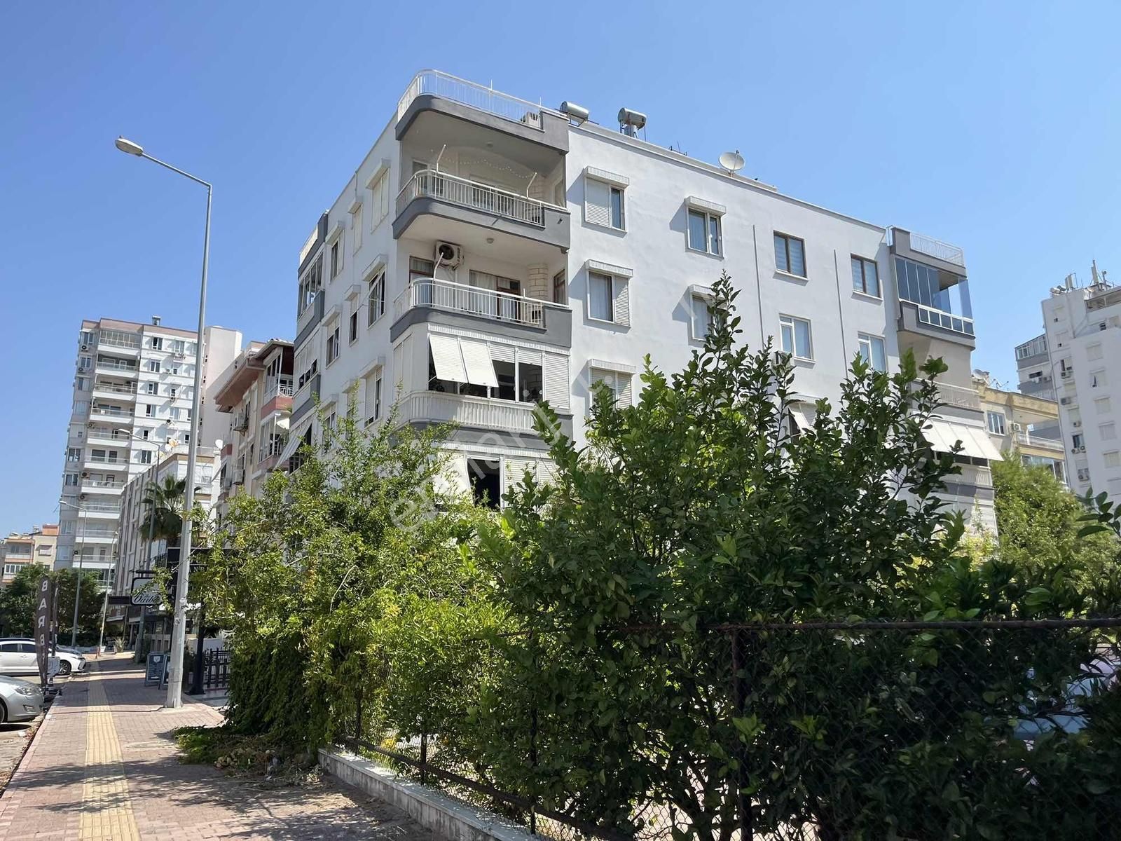 Şirinyalı'da Otoparklı 3+1 Satılık Daire