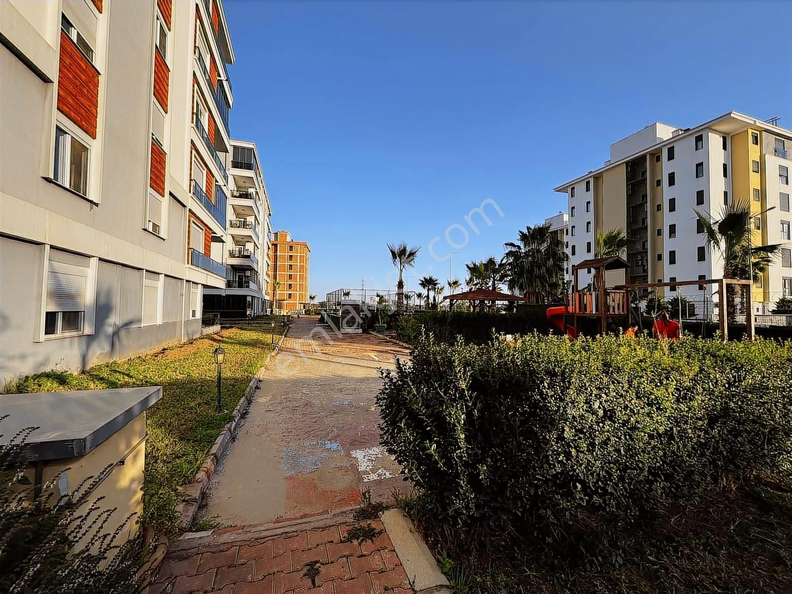 Antalya Göksu'da Havuzlu,k.otoparklı, Kıralık Genış 2+1 Daıre