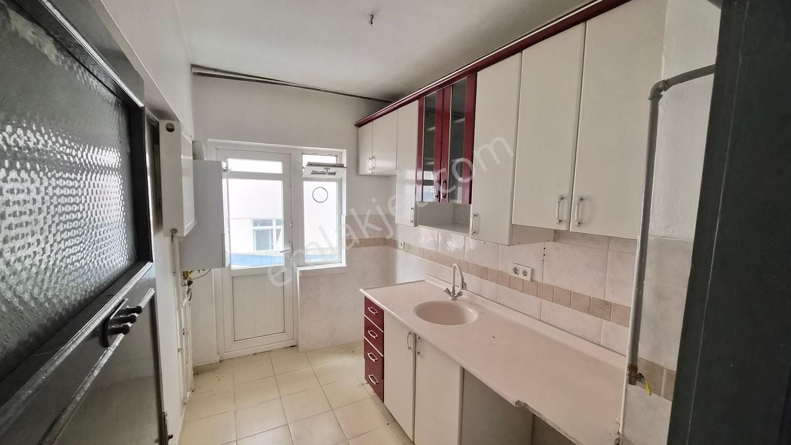 Kent Emlak'tan Abidin Paşada Ara Katta 2+1 Kiralık Daire - Görsel 6