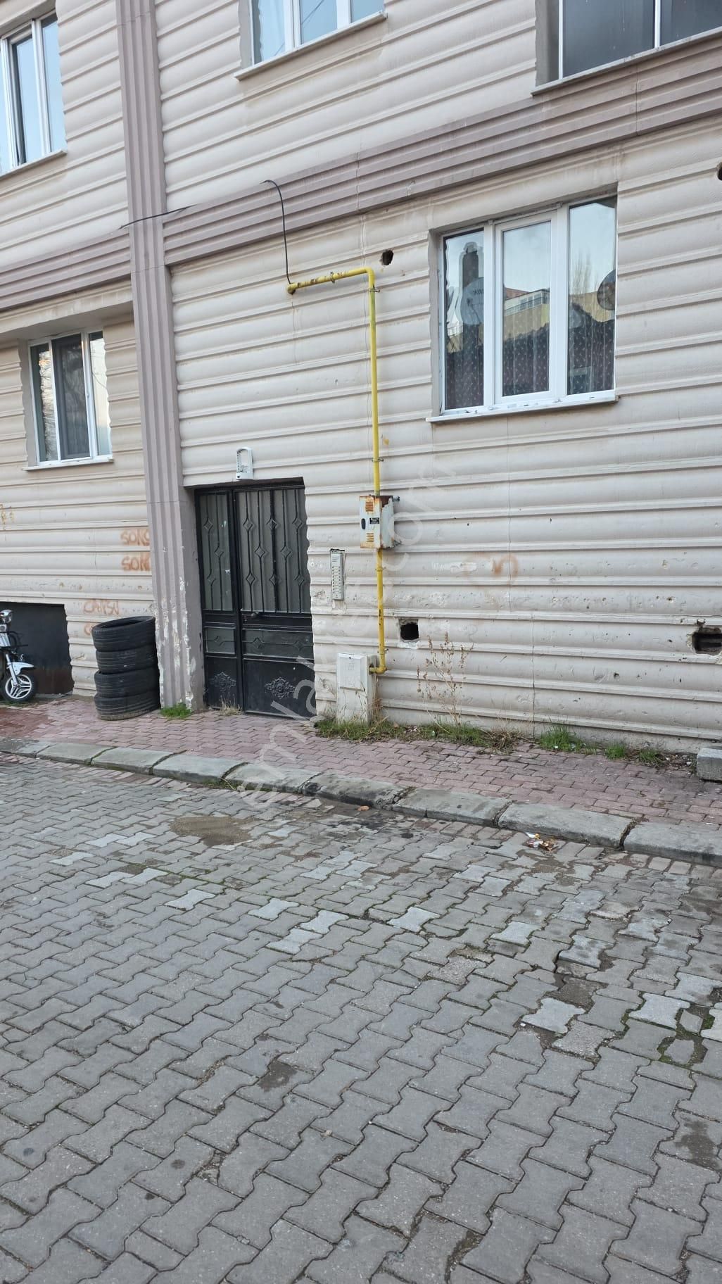 Uşak Sarayaltı Maahllesinde Geniş 2+1 Bahçeli Satılık Apart - Görsel 2