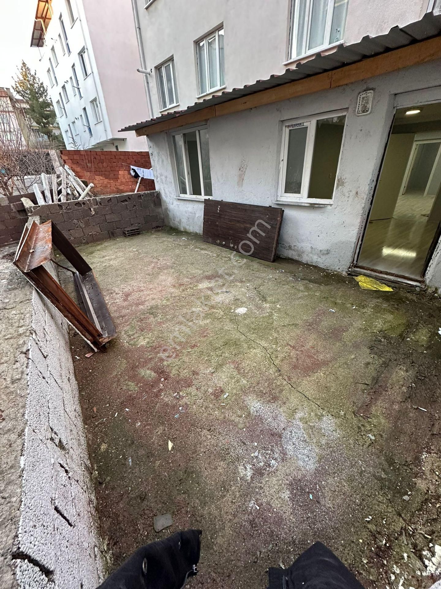 Uşak Sarayaltı Maahllesinde Geniş 2+1 Bahçeli Satılık Apart - Görsel 10