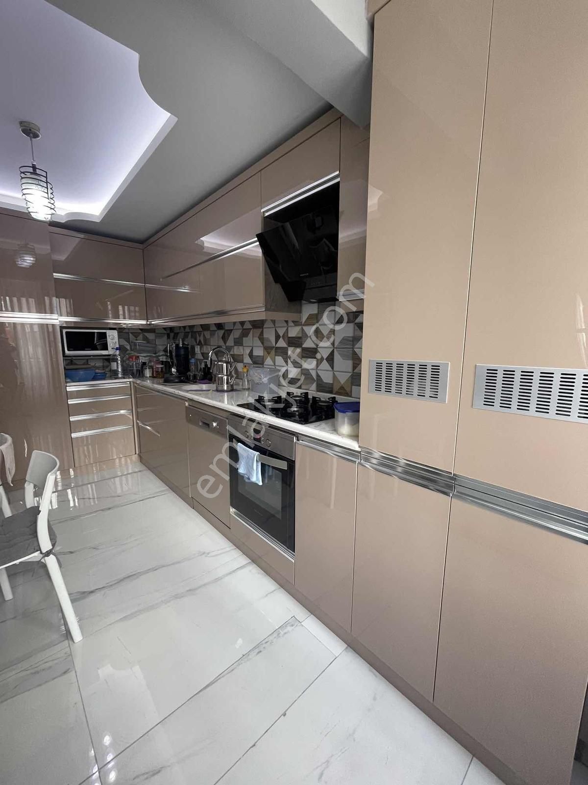 Kayalar'dan Adalet Mh. Merkzi Konum Kat Mülkiyetli Müstakil Bina - Görsel 2