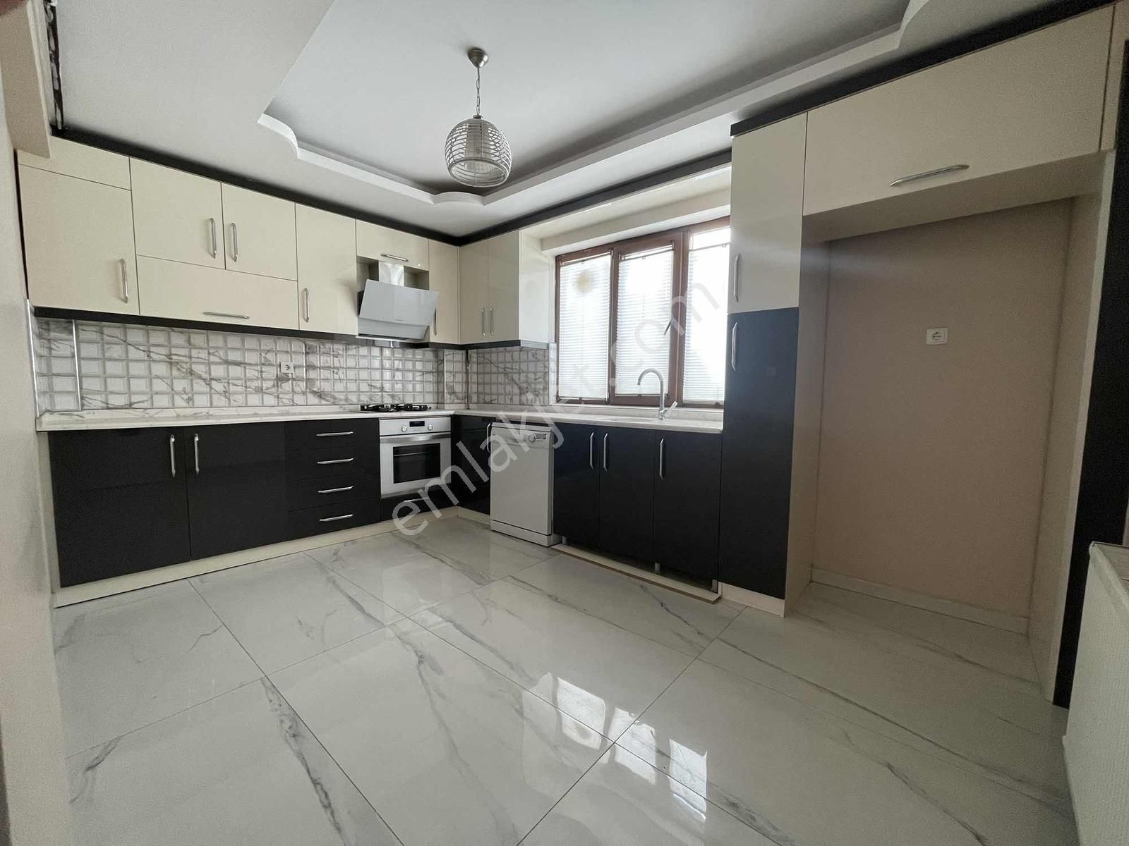 Kayalar'dan Adalet Mh. Merkzi Konum Kat Mülkiyetli Müstakil Bina - Görsel 21