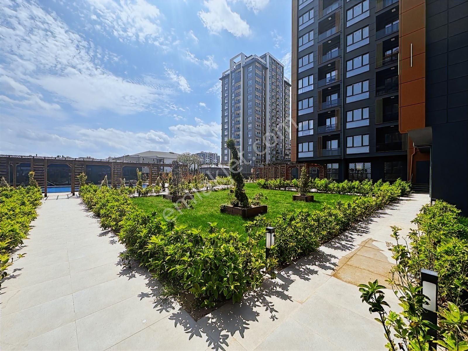 Redstone'dan Uysal Lusso'da Eşyalı 1+1 Kiralık Daire