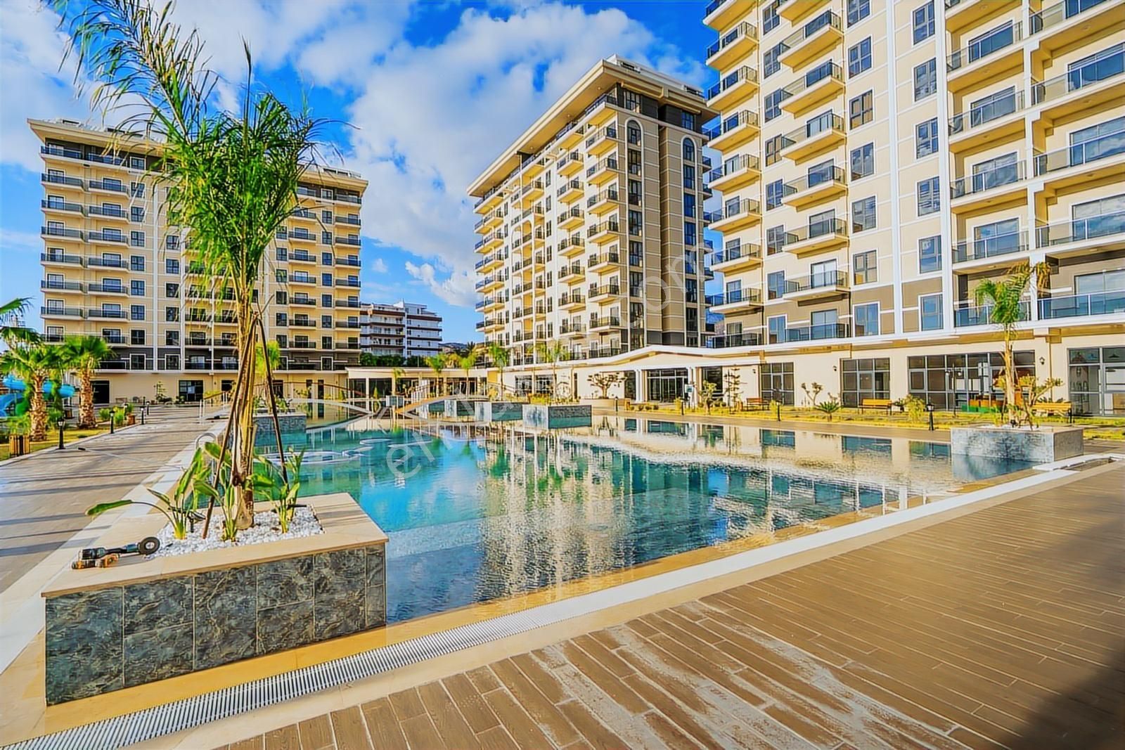 Demırtaşta Full Donanımlı Sıtede | Denız & Havuz Manzaralı 1+1