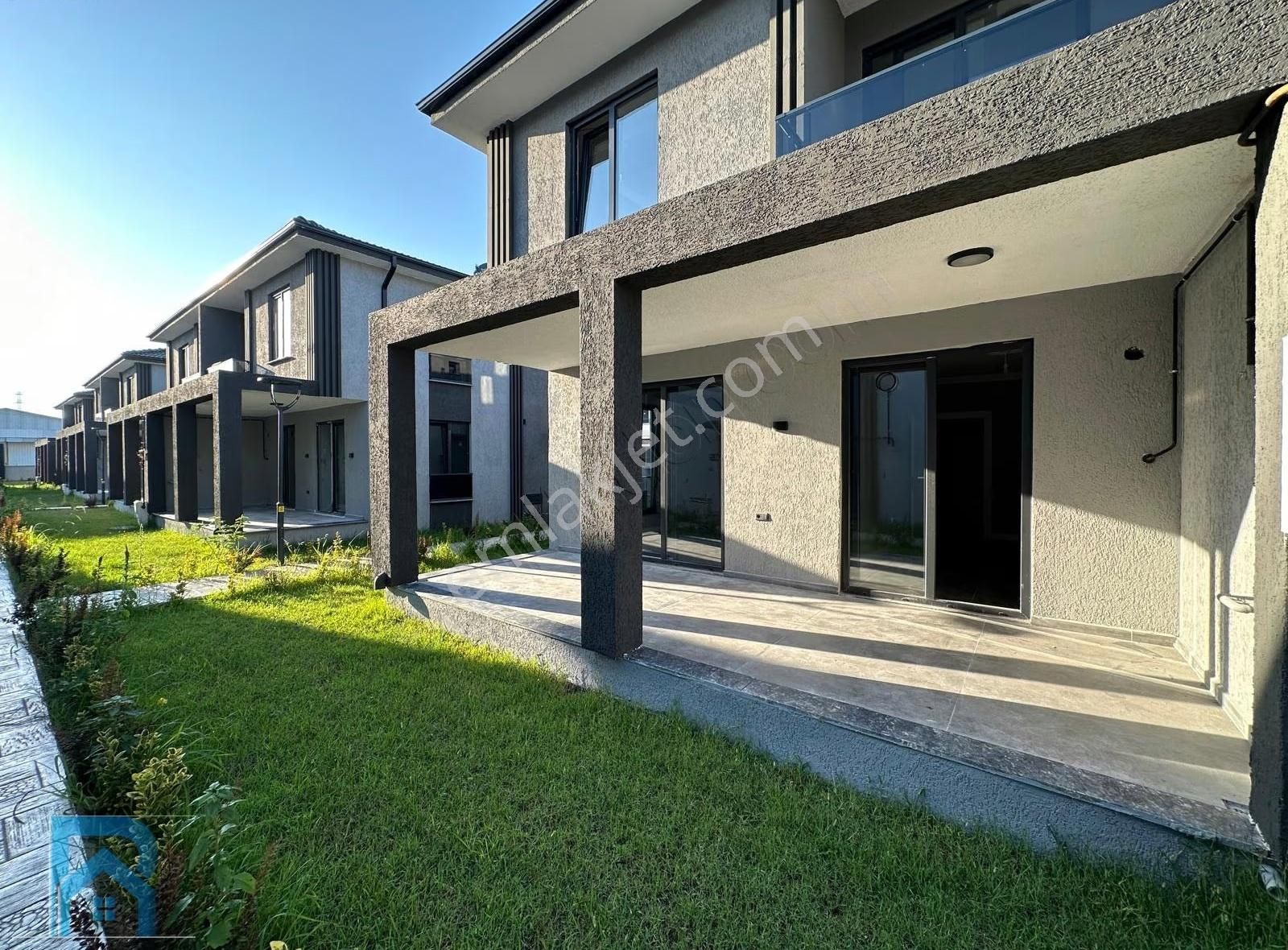 Karasu'da Yaz/kış Oturuma Uygun Müstakil Bahçeli 3+1 Sıfır Villa - Görsel 24