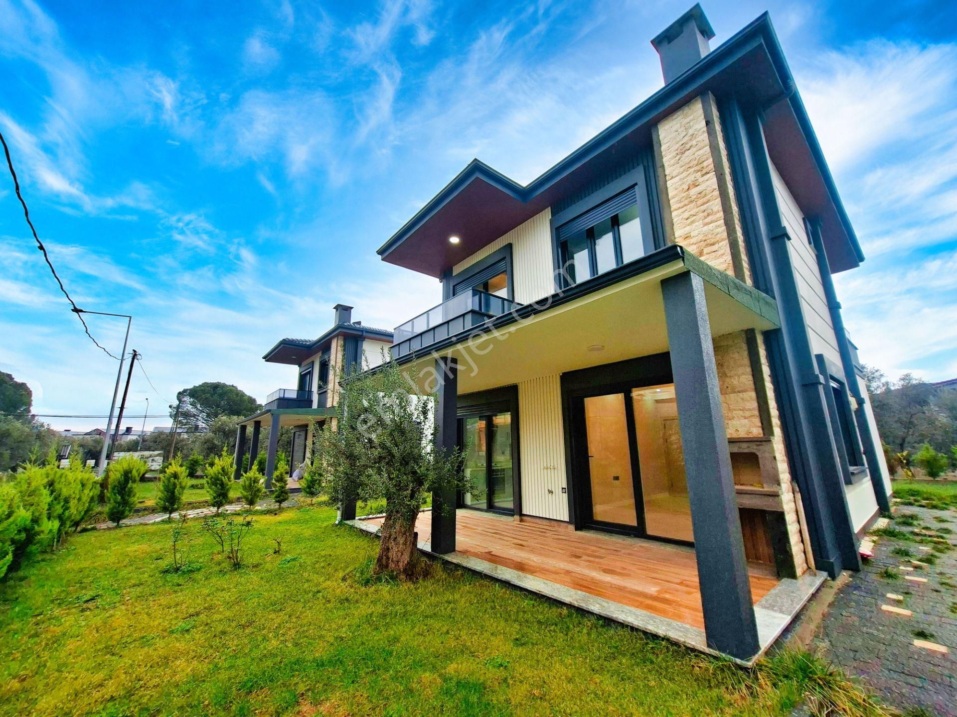 🟡🟡 Aktif’ten Huzurun Merkezi Güre’de Lüks Site İçinde 4+1 Bahçeli Ayrı Mutfaklı Bağımsız Villa