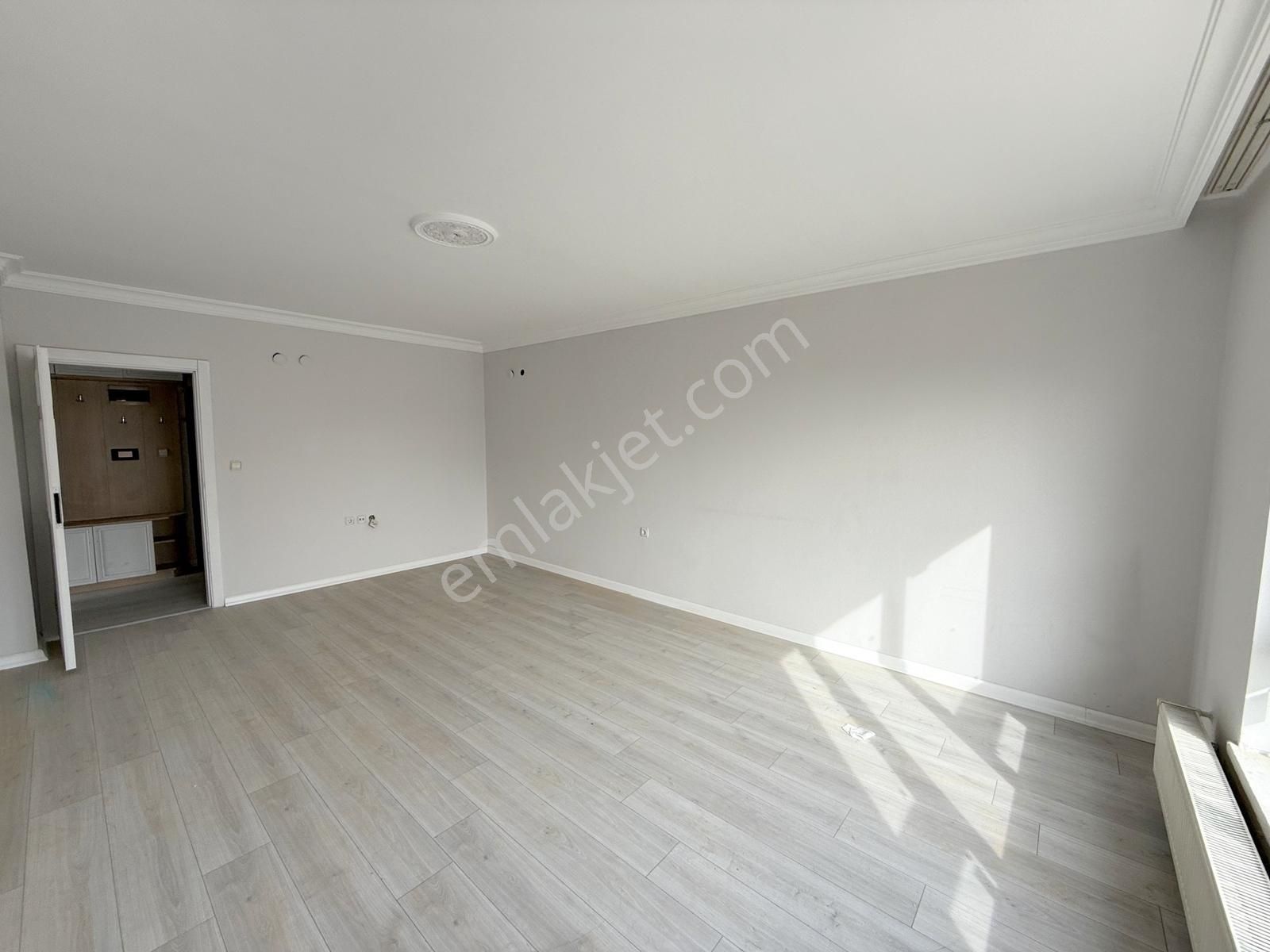 Ulubey'de, 5. Kat, Ana Caddede, Asansörlü, Güneycephe 3+1 Daire! - Görsel 16