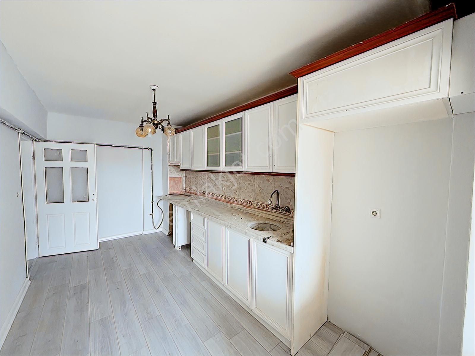 Ulubey'de, 5. Kat, Ana Caddede, Asansörlü, Güneycephe 3+1 Daire! - Görsel 5