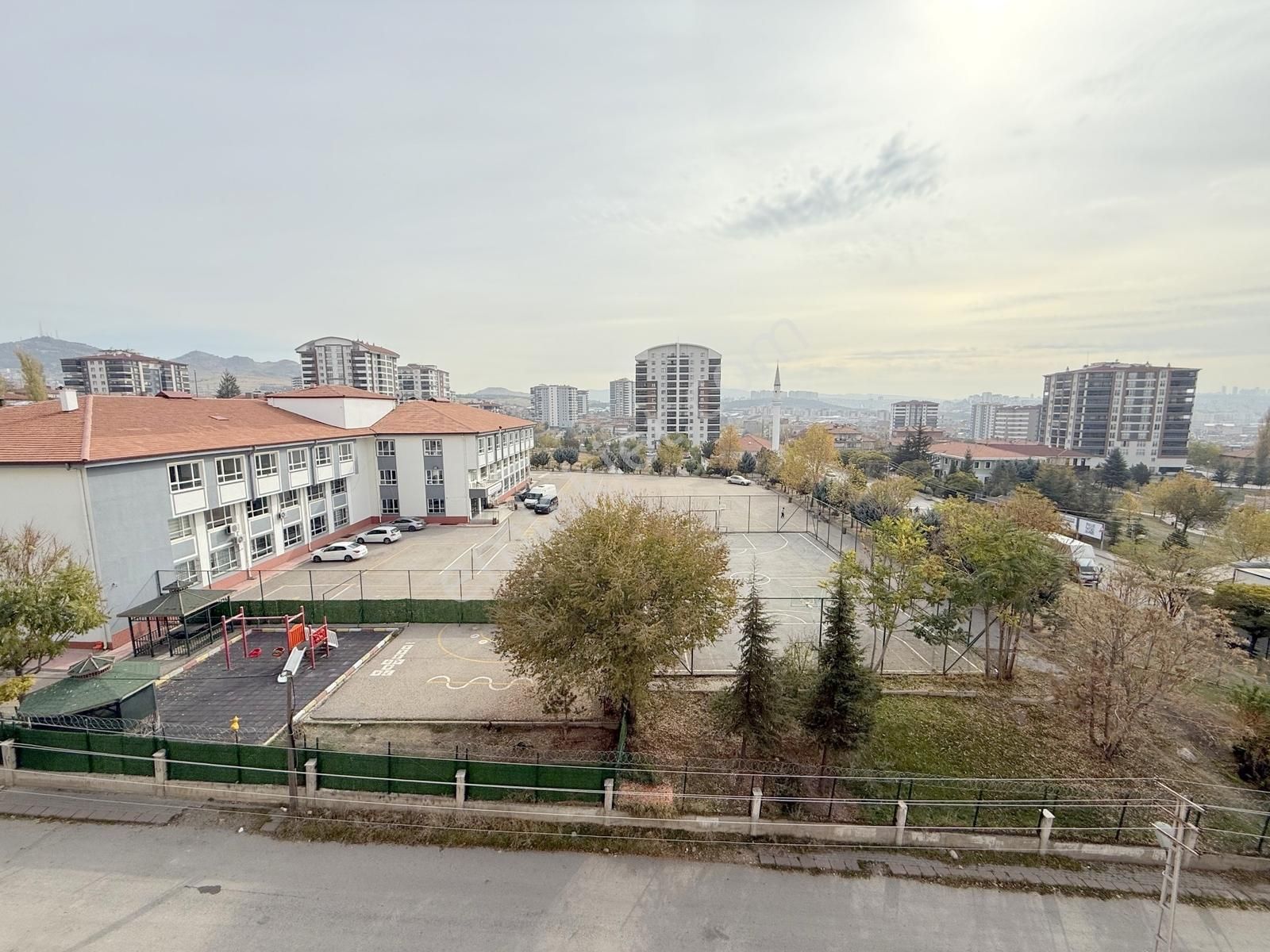 Ulubey'de, 5. Kat, Ana Caddede, Asansörlü, Güneycephe 3+1 Daire! - Görsel 12