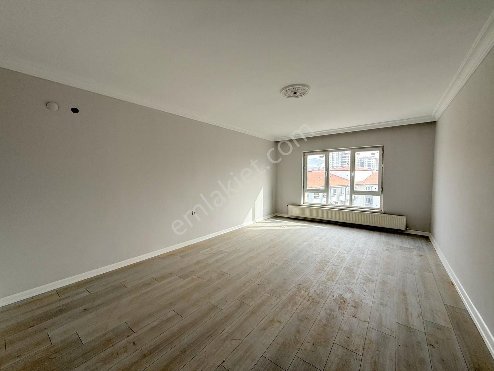 Ulubey'de, 5. Kat, Ana Caddede, Asansörlü, Güneycephe 3+1 Daire! - Görsel 7