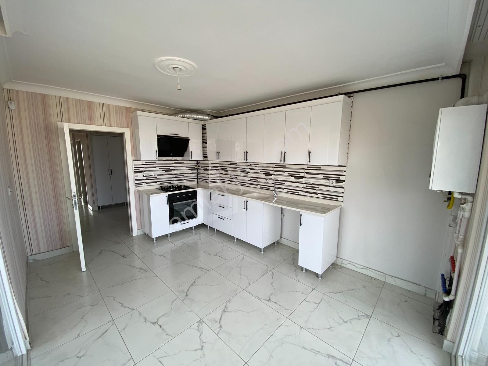 Ulubey'de Üst Kat, 3+1, Manzaralı, Sıfır Ayarında Kiralık Daire!