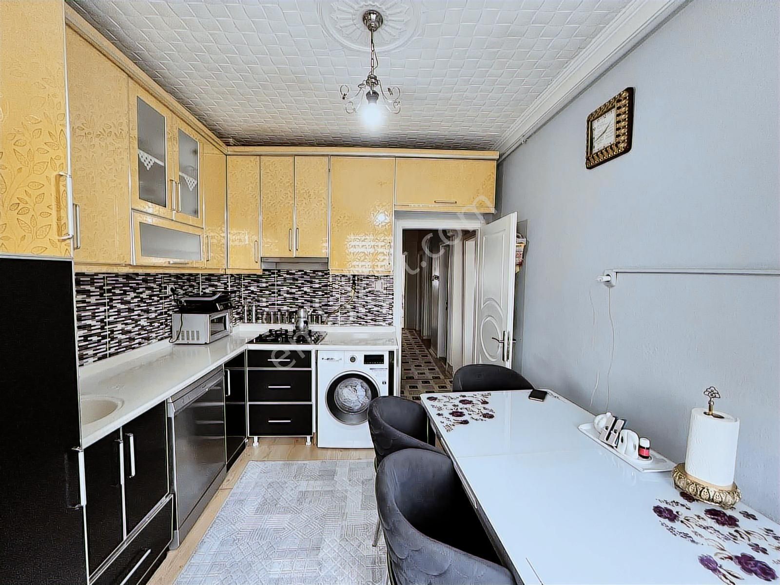 Zafer Mahallesinde 3+1 Cadde Cepheli Üst Kat Daire - Görsel 14