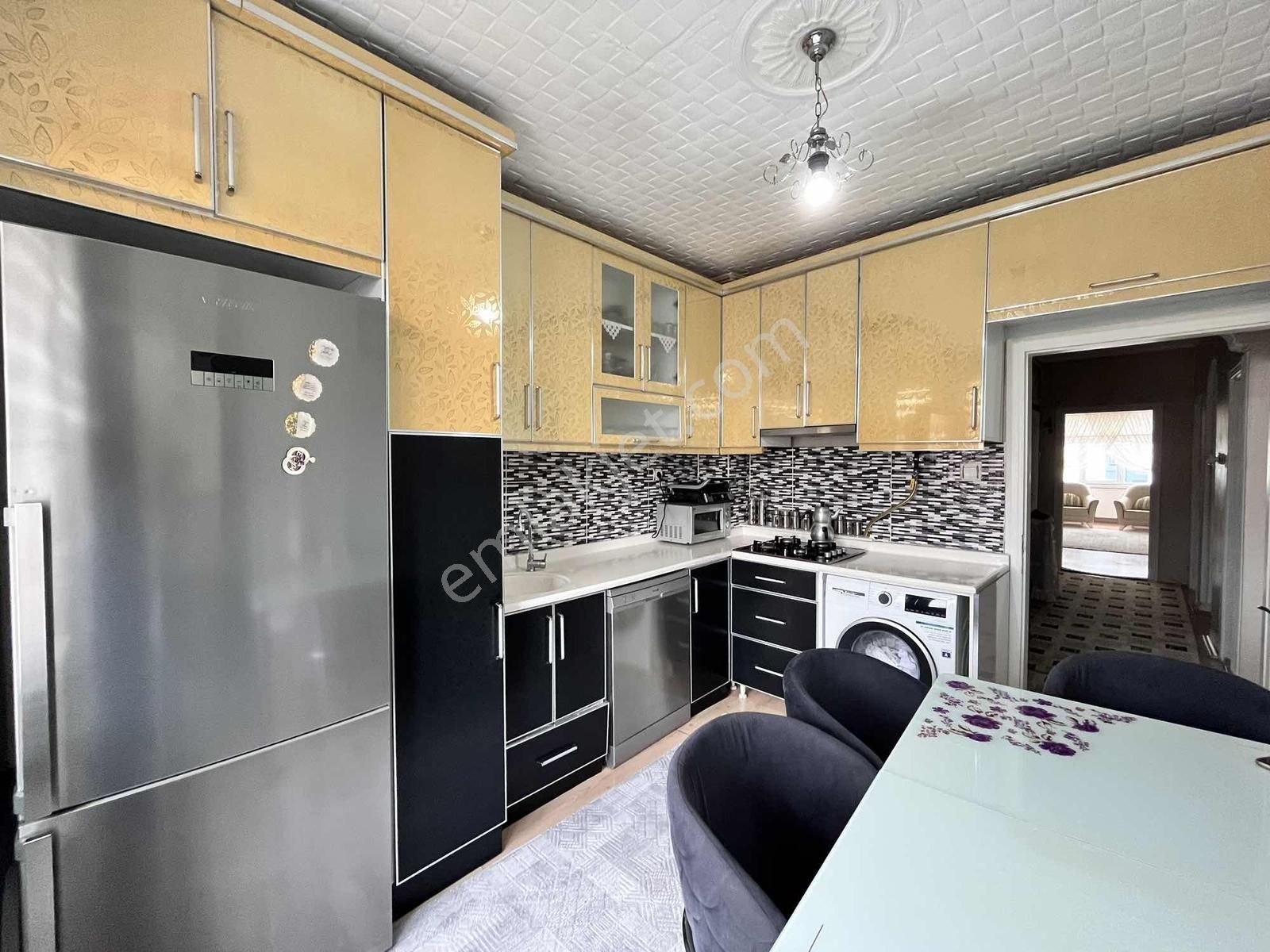 Zafer Mahallesinde 3+1 Cadde Cepheli Üst Kat Daire - Görsel 13