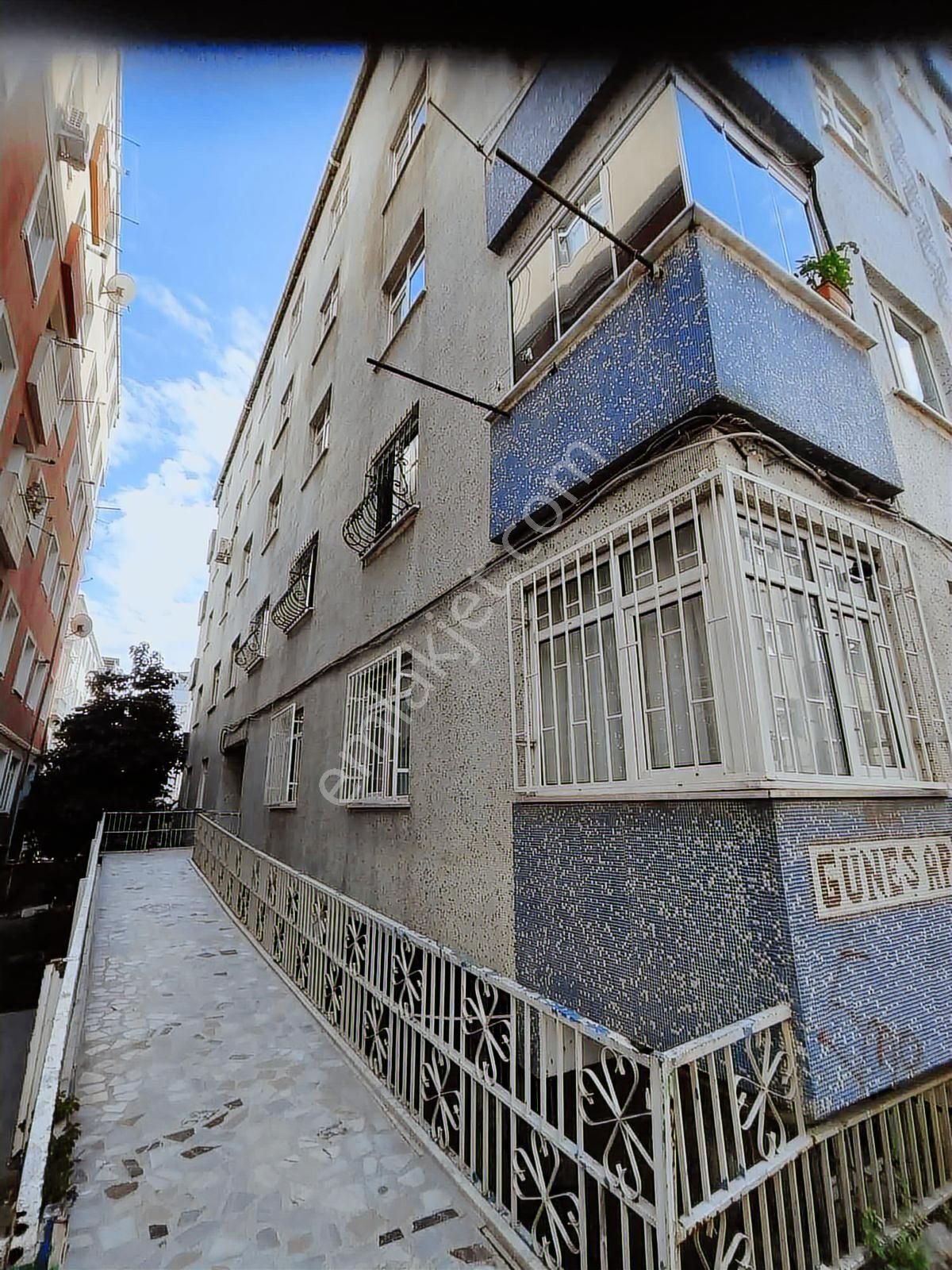 Güngören Yavuz Selim Tramvay Karşısında 3+1 2.kat 130 M2 - Görsel 30