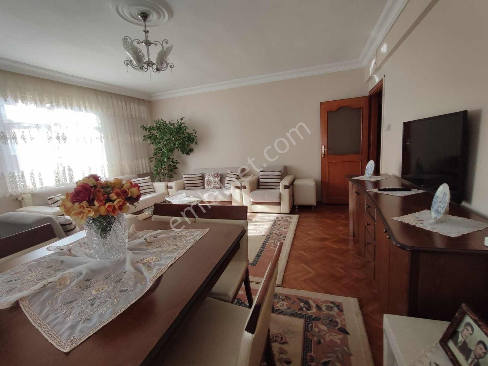 Güngören Yavuz Selim Tramvay Karşısında 3+1 2.kat 130 M2 - Görsel 24