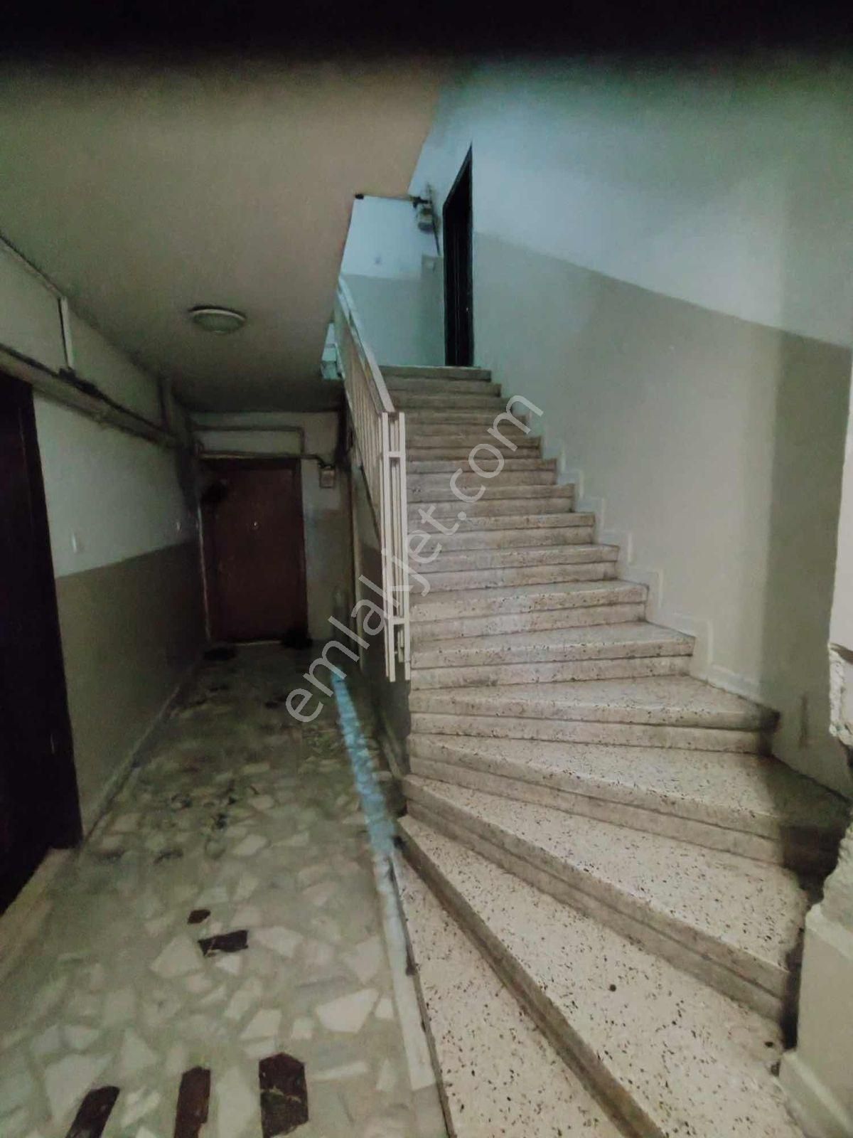 Güngören Yavuz Selim Tramvay Karşısında 3+1 2.kat 130 M2 - Görsel 5