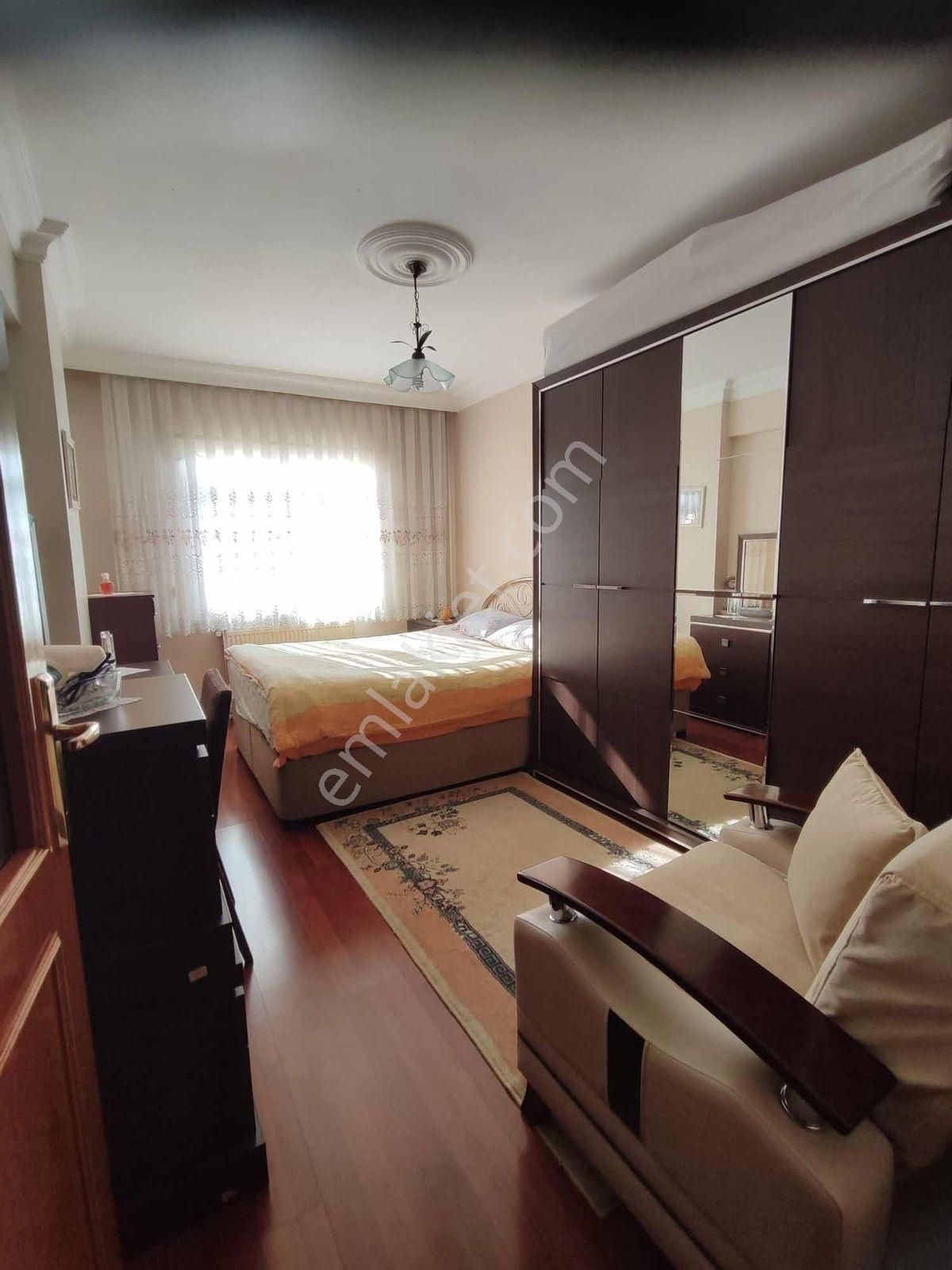 Güngören Yavuz Selim Tramvay Karşısında 3+1 2.kat 130 M2 - Görsel 13