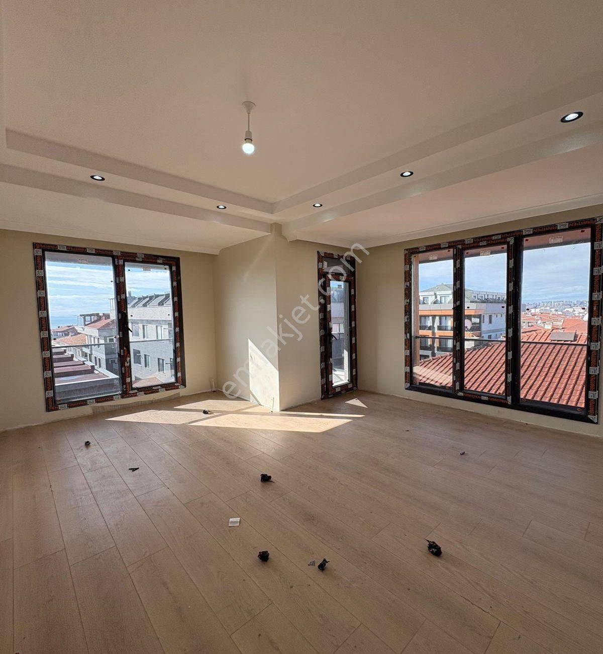 Avcılar Site İçerisinde Merkezde 5+2 Sıfır Deniz Manzaralı Daire