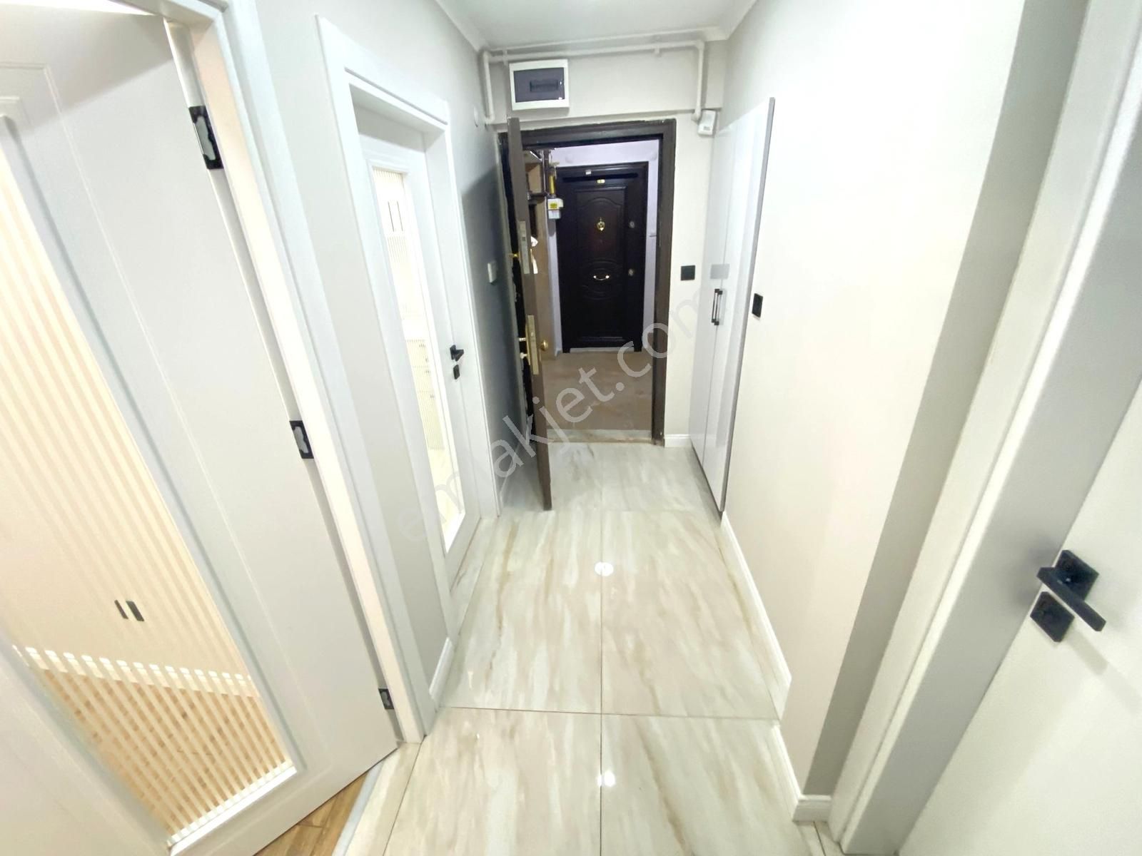 Çamlık'ta A'dan Z'ye Yenilenmiş Çift Balkonlu 60m2 1+1! - Görsel 3