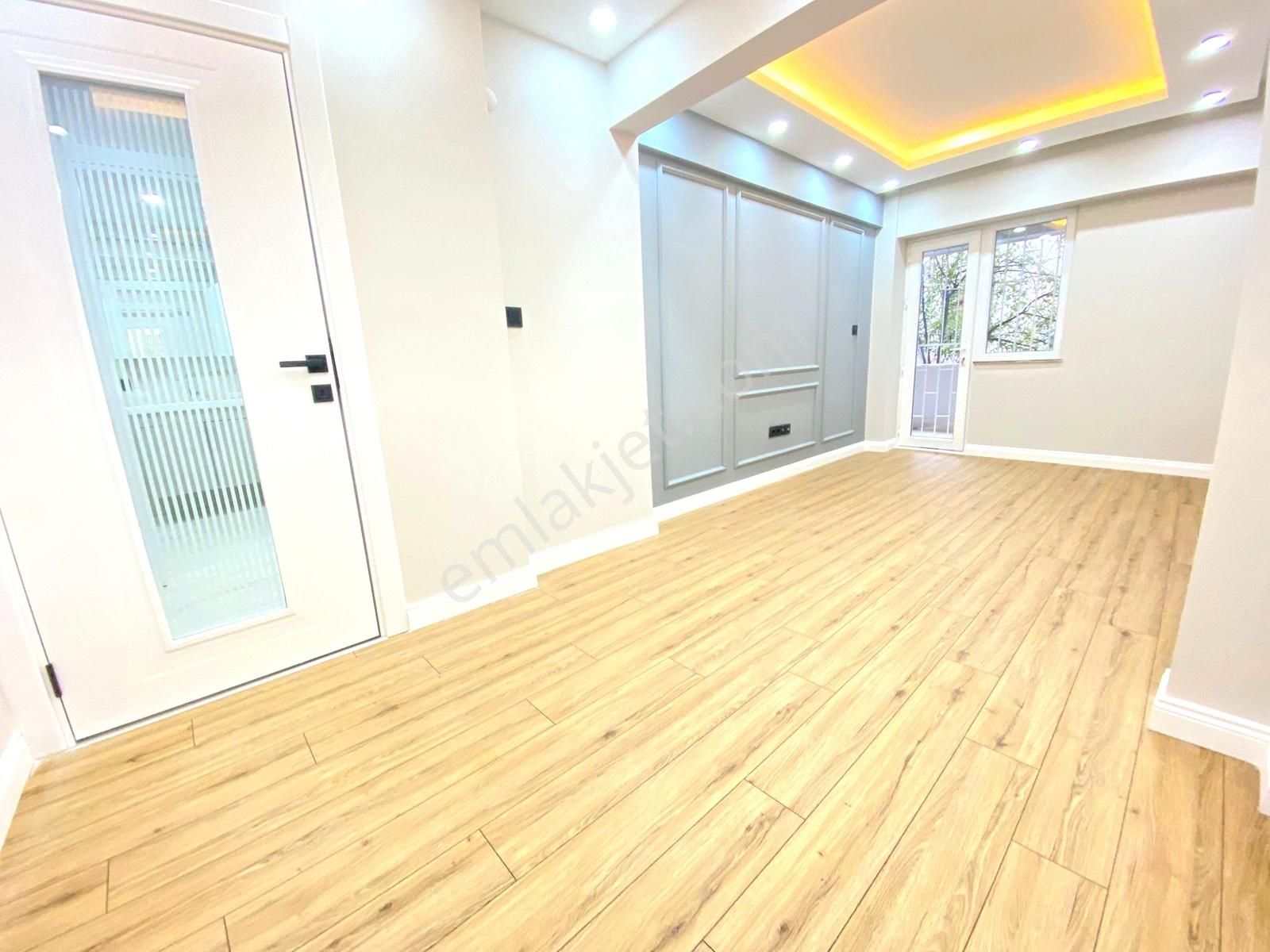 Çamlık'ta A'dan Z'ye Yenilenmiş Çift Balkonlu 60m2 1+1!