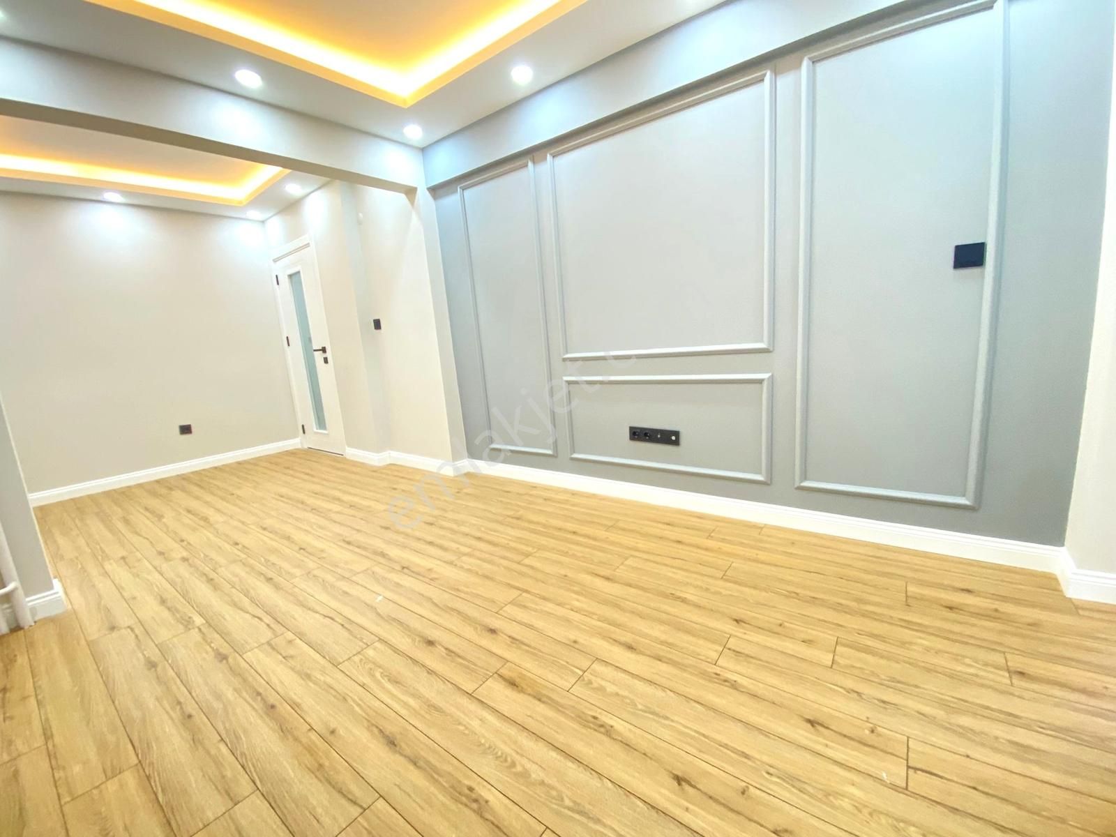 Çamlık'ta A'dan Z'ye Yenilenmiş Çift Balkonlu 60m2 1+1! - Görsel 4