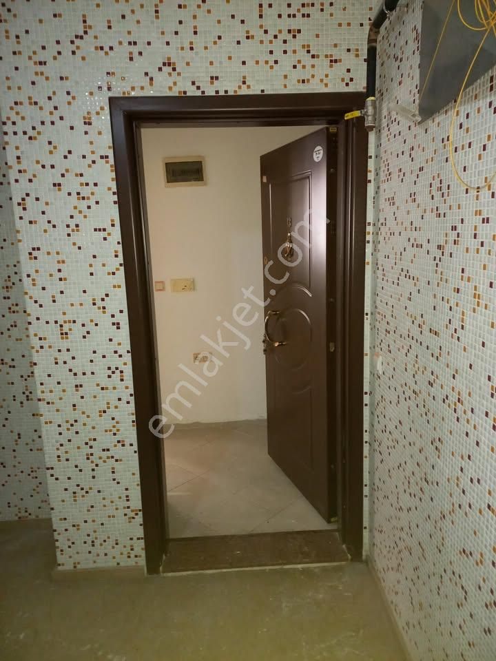 Kuşadası Merkezde Yatırımlık Havuzlu Sitede 1+1 - Görsel 3