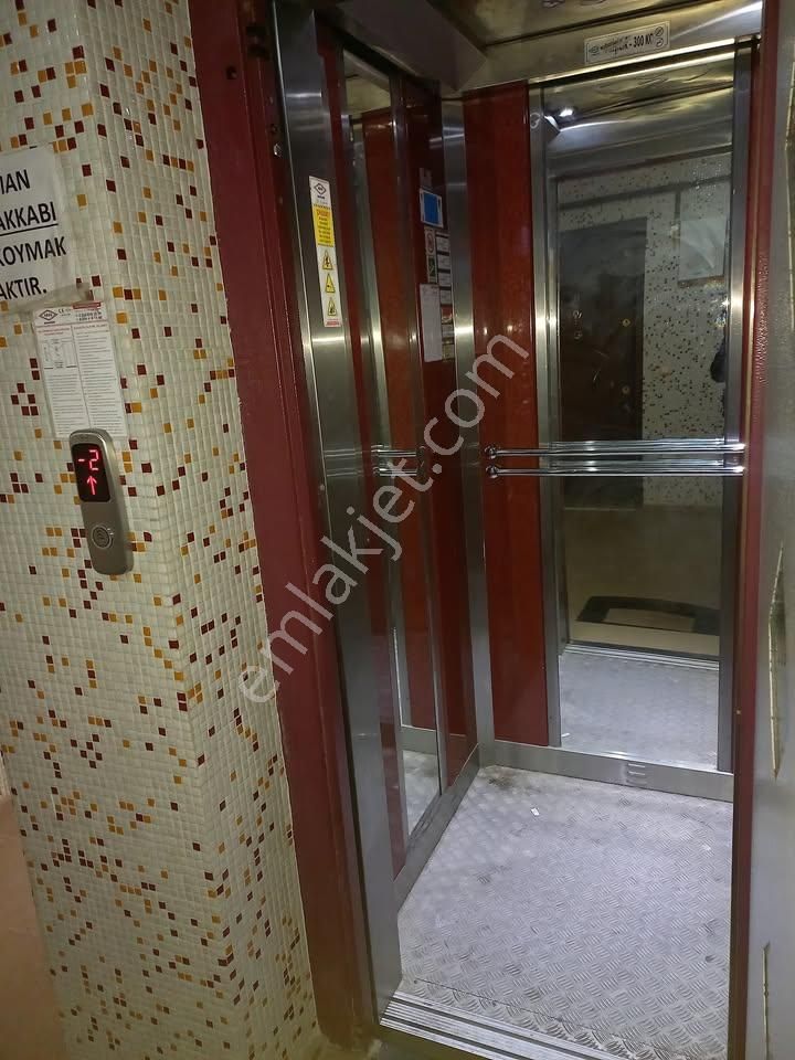 Kuşadası Merkezde Yatırımlık Havuzlu Sitede 1+1 - Görsel 2