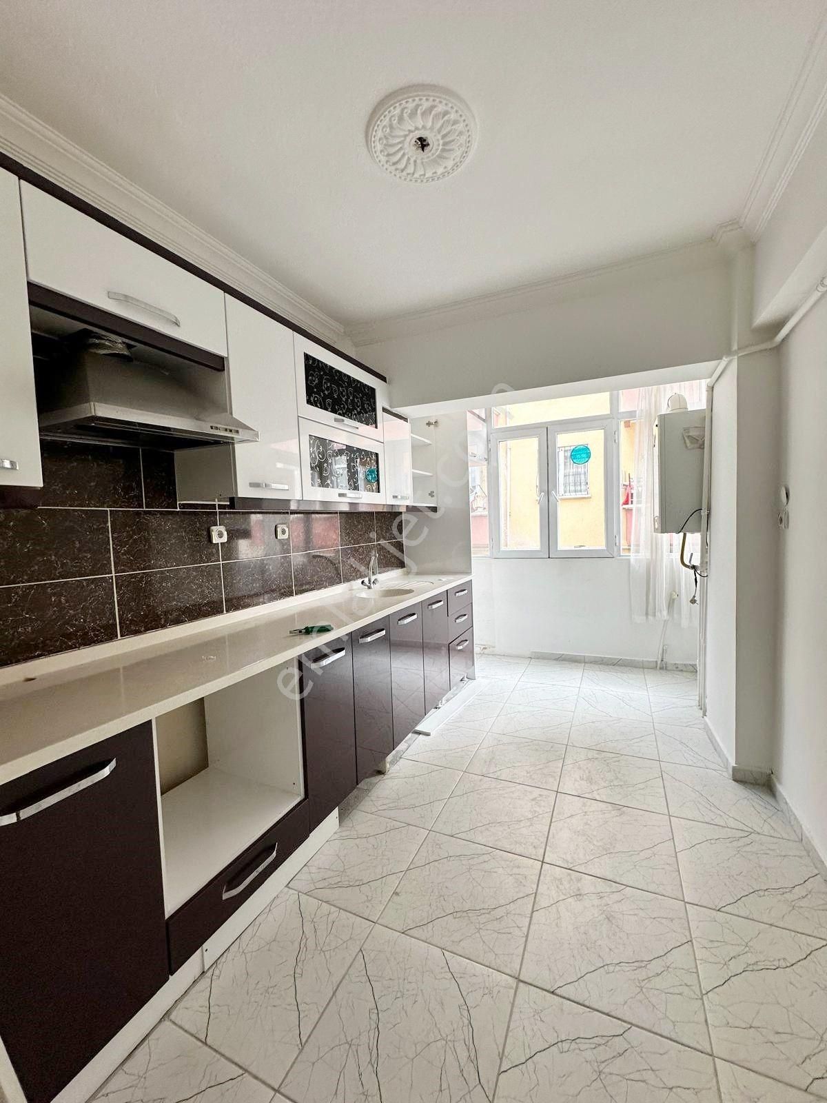 30 Ağustos Mah. Altında Daire Olan Yüksek Giriş Kat 2+1 Satılık Daire